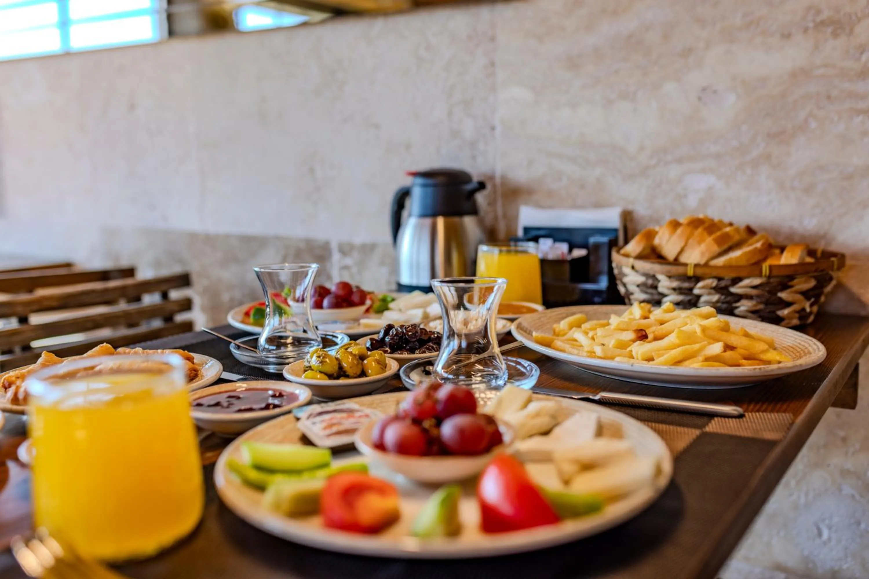 Breakfast in Zula Cave House