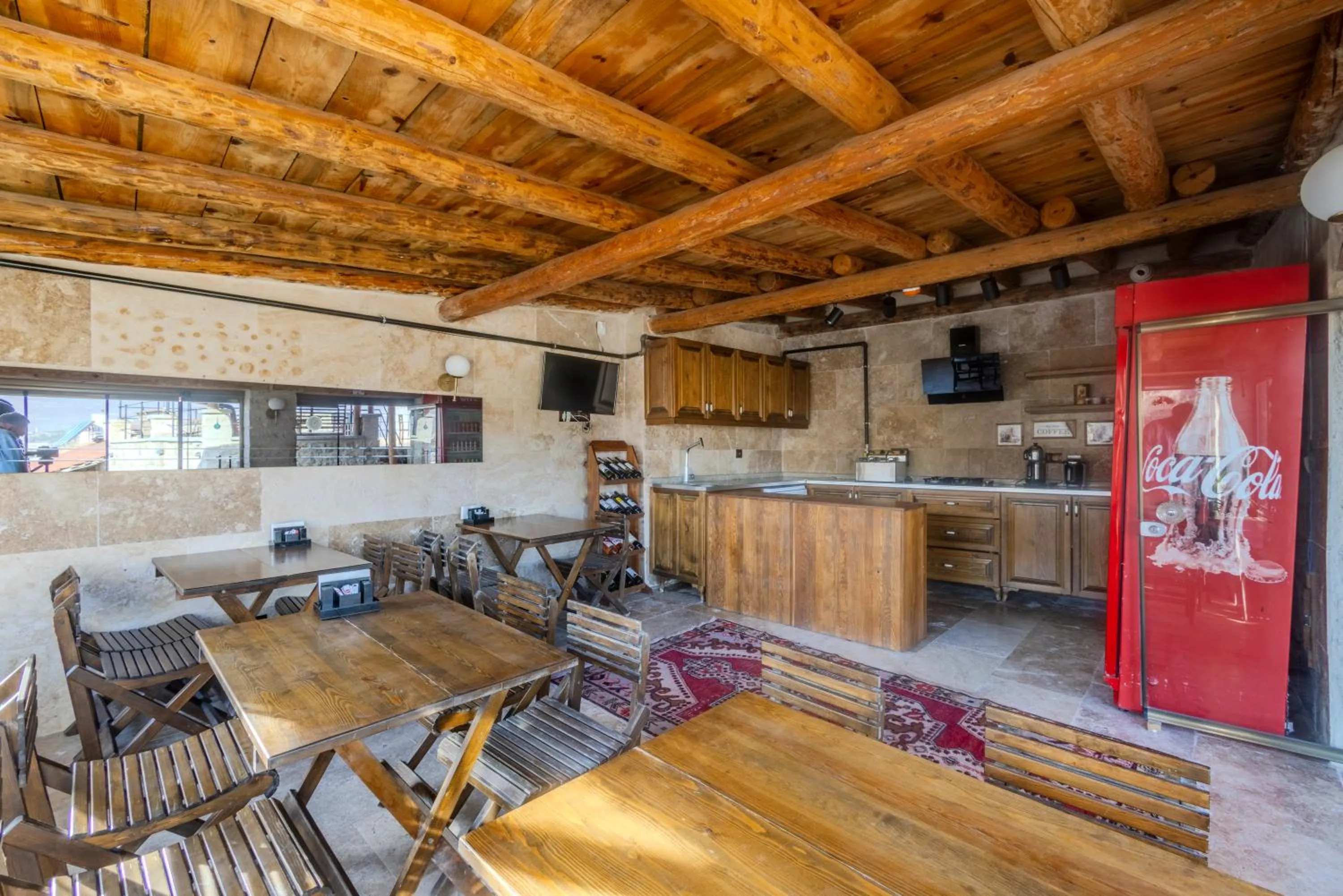 Restaurant/places to eat in Zula Cave House