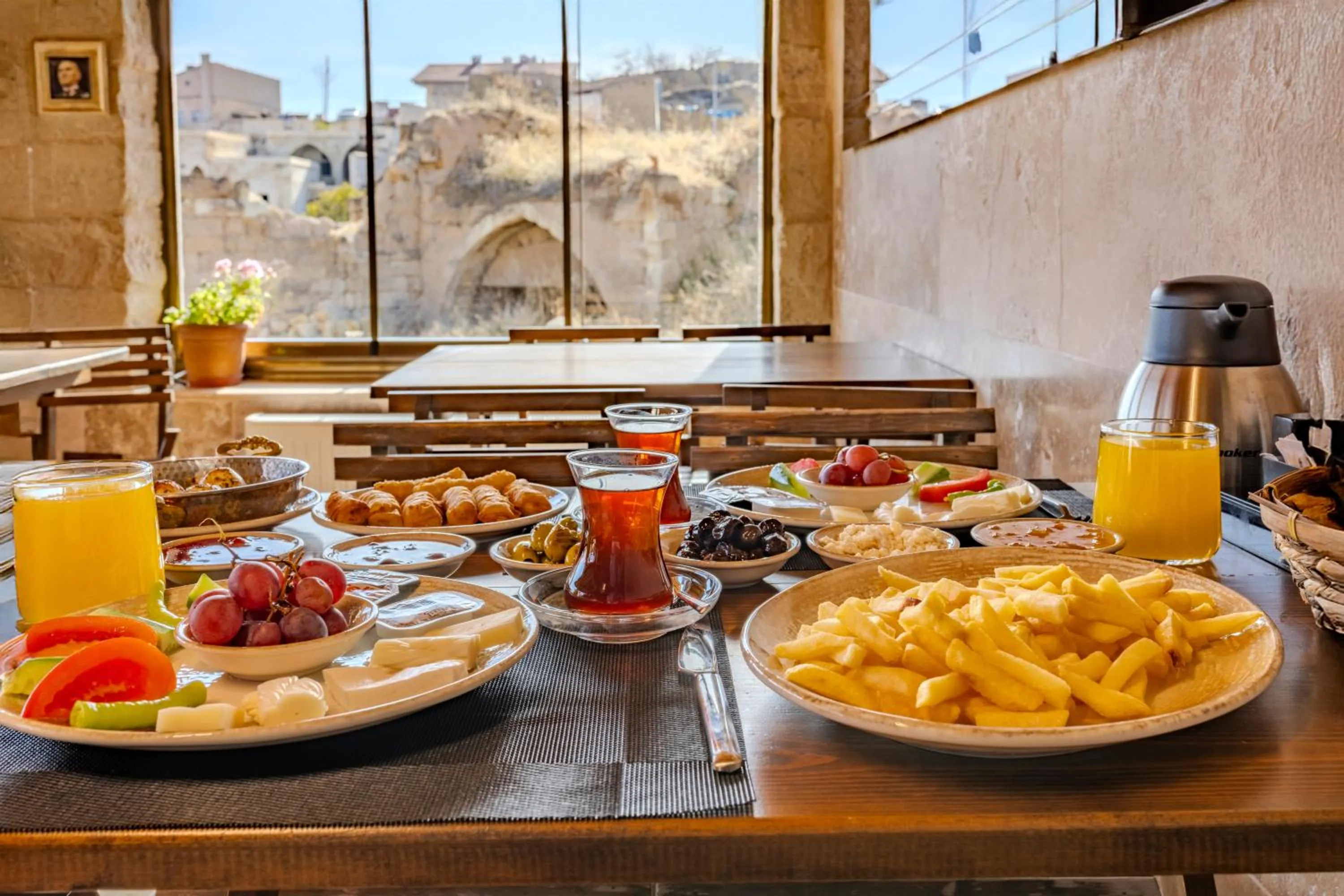 Breakfast in Zula Cave House