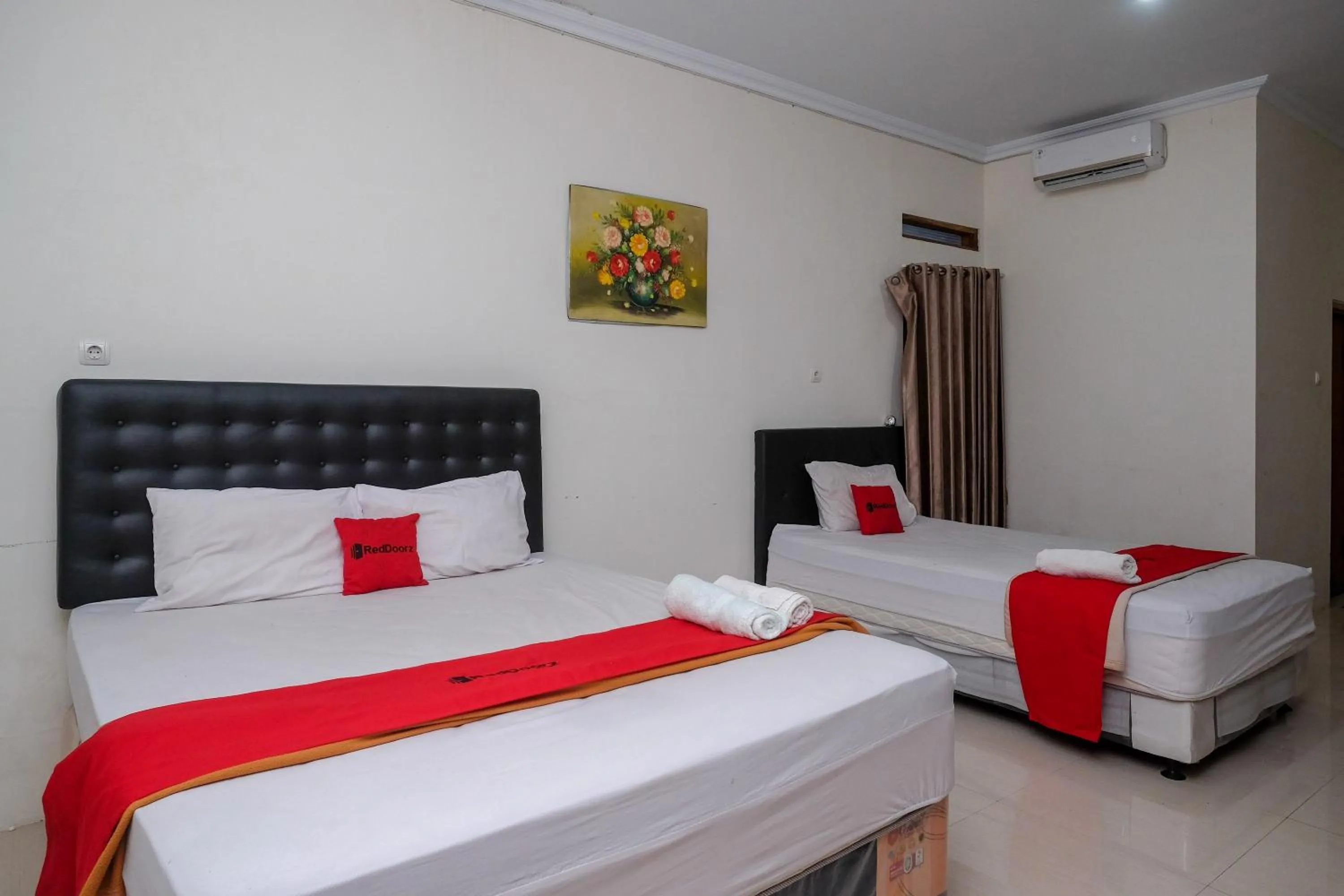 Bedroom, Bed in RedDoorz Syariah near RS Hermina Yogyakarta