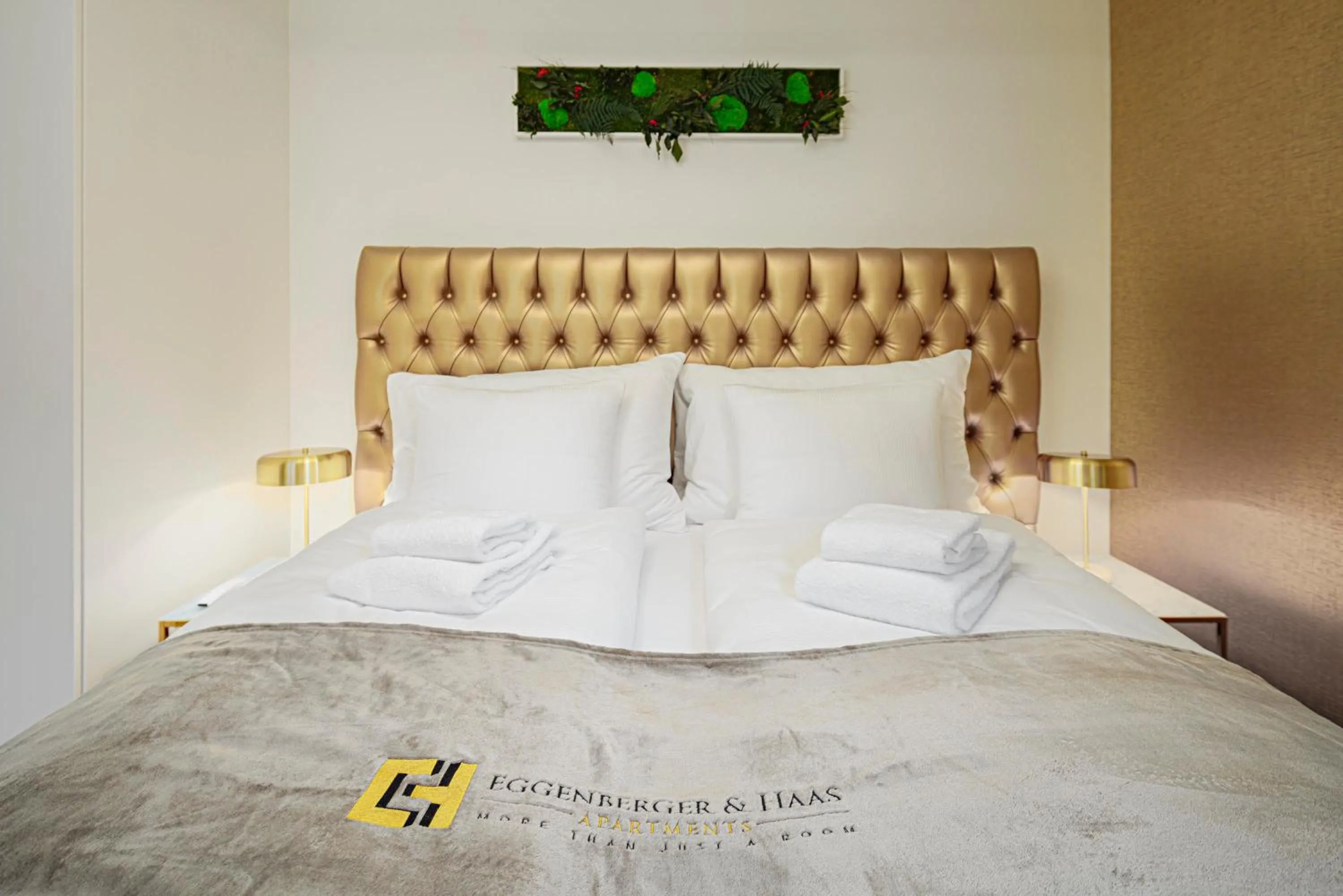 Bed in VISIMO Apartments Mühlensteg St Gallen - Elegant Quiet Central