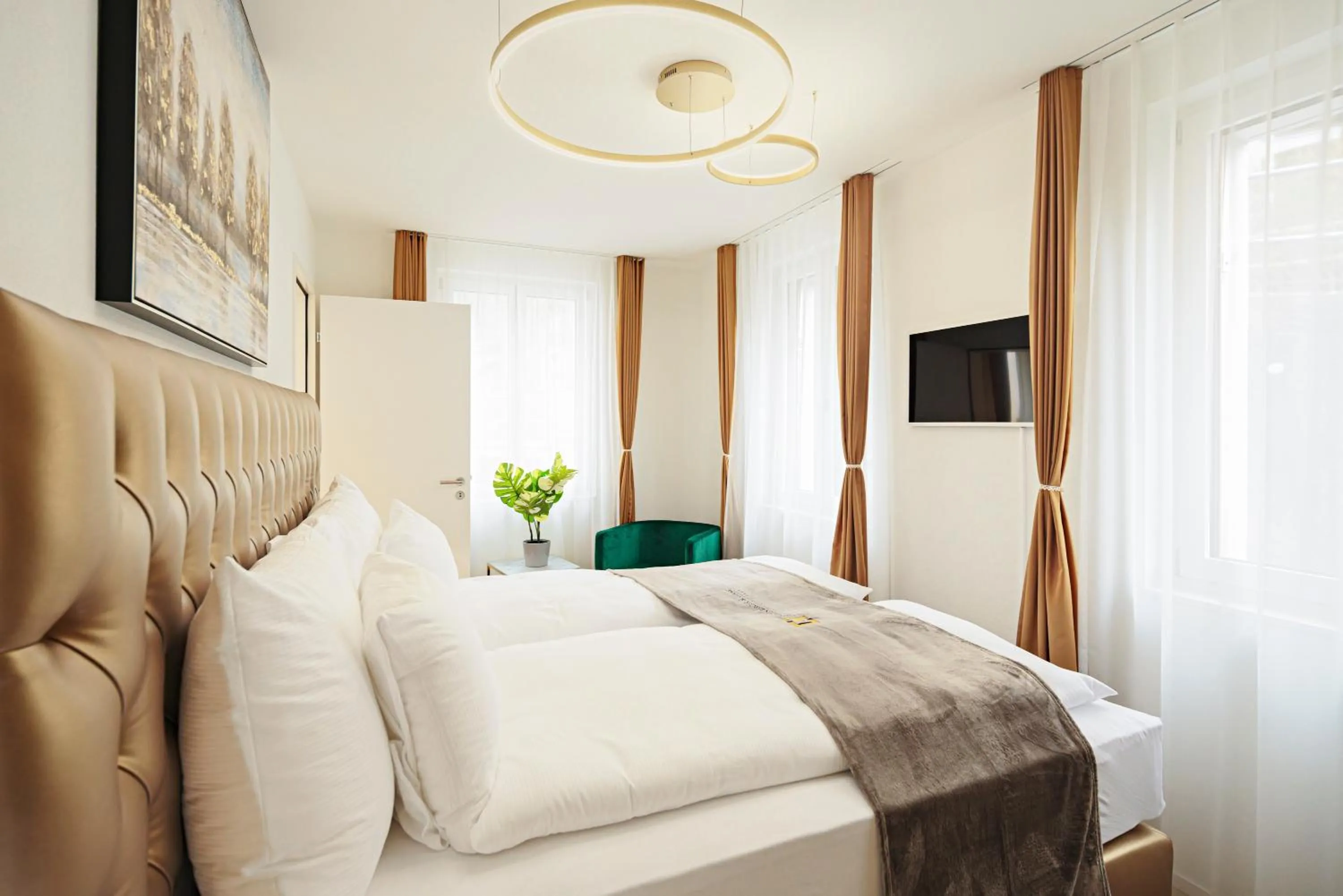 Bed in VISIMO Apartments Mühlensteg St Gallen - Elegant Quiet Central