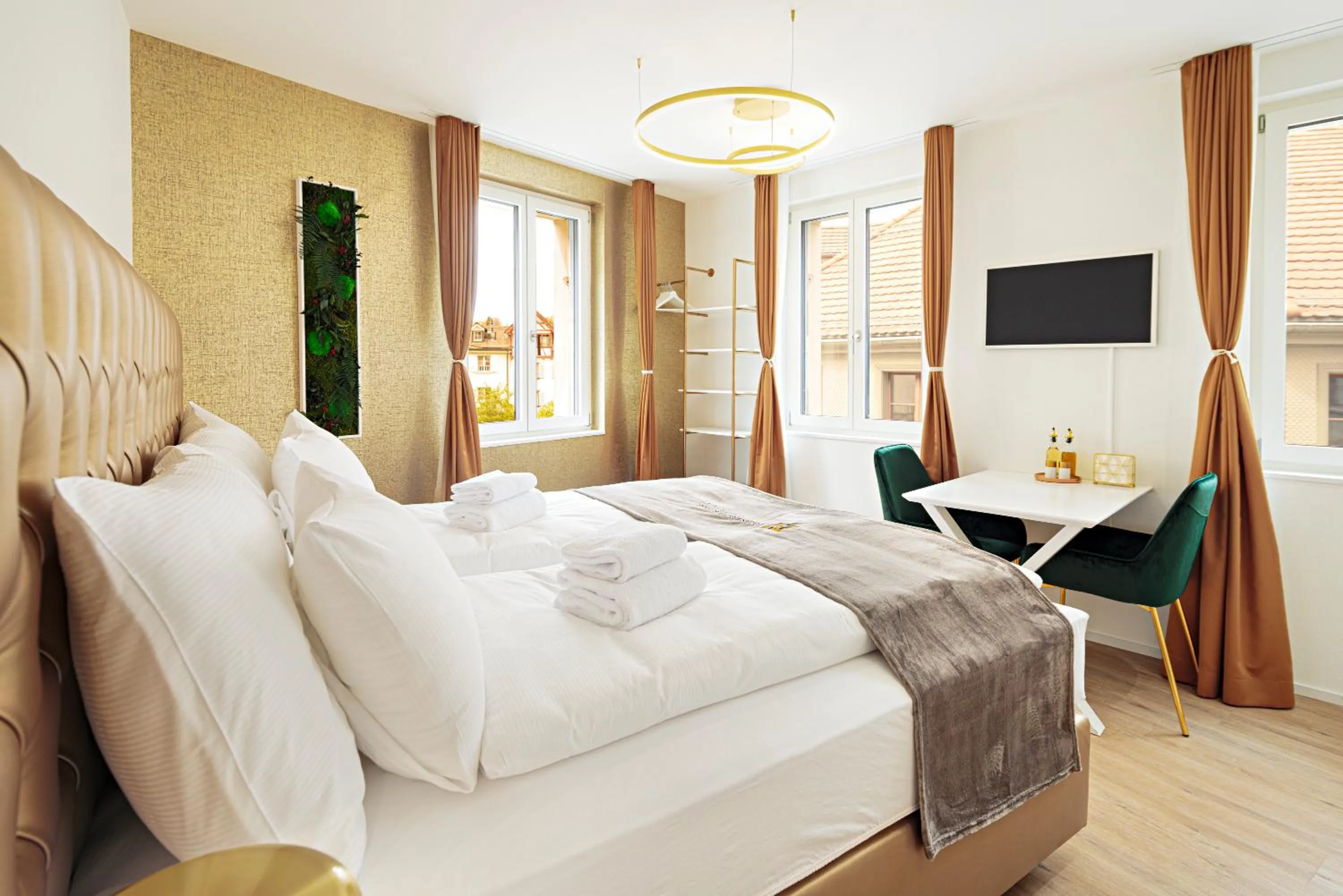 TV and multimedia, Bed in VISIMO Apartments Mühlensteg St Gallen - Elegant Quiet Central