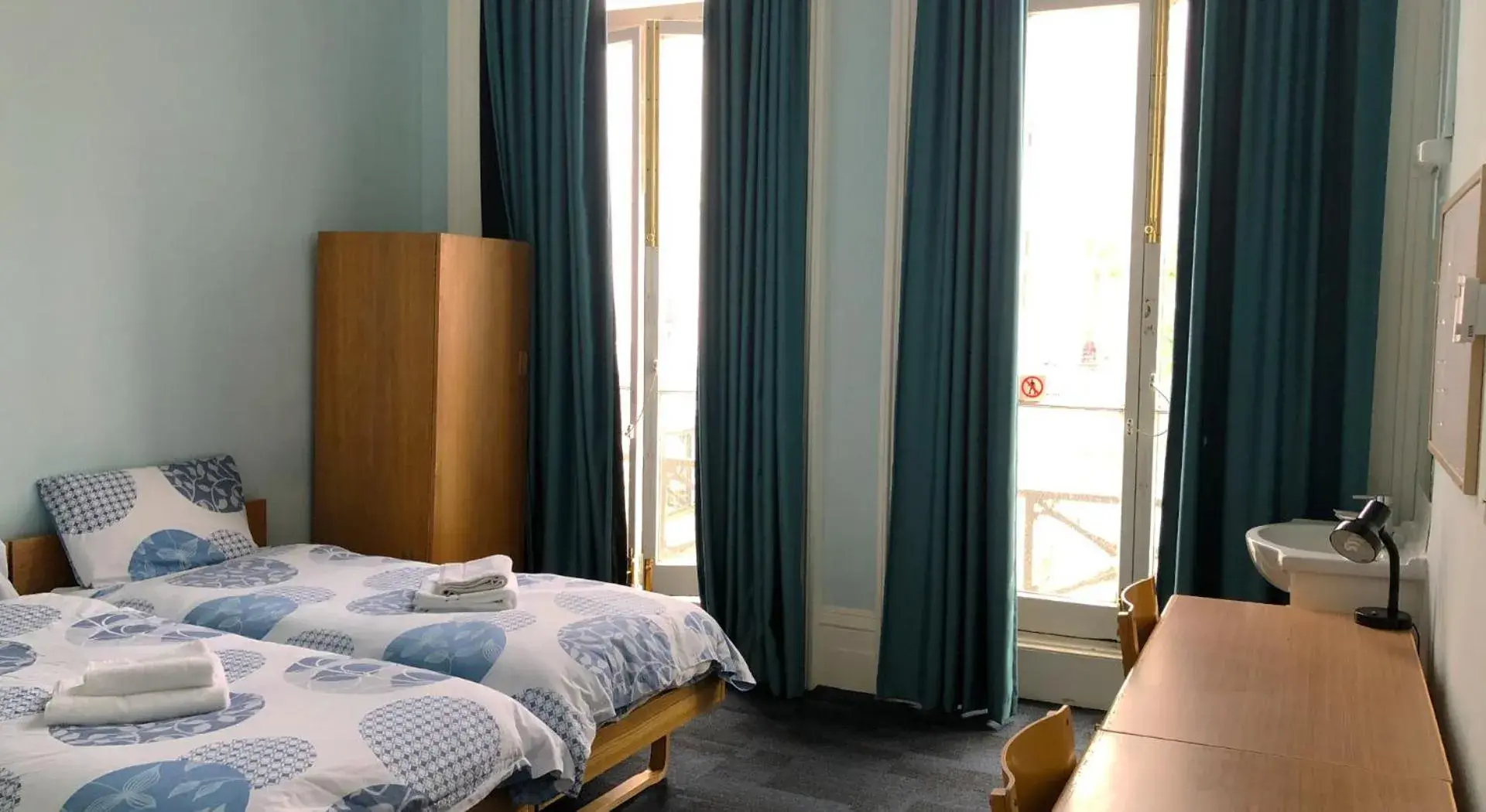 Twin Room with Communal Bathroom in Lee Abbey London Twin Room with Communal Bathroom in Lee Abbey London