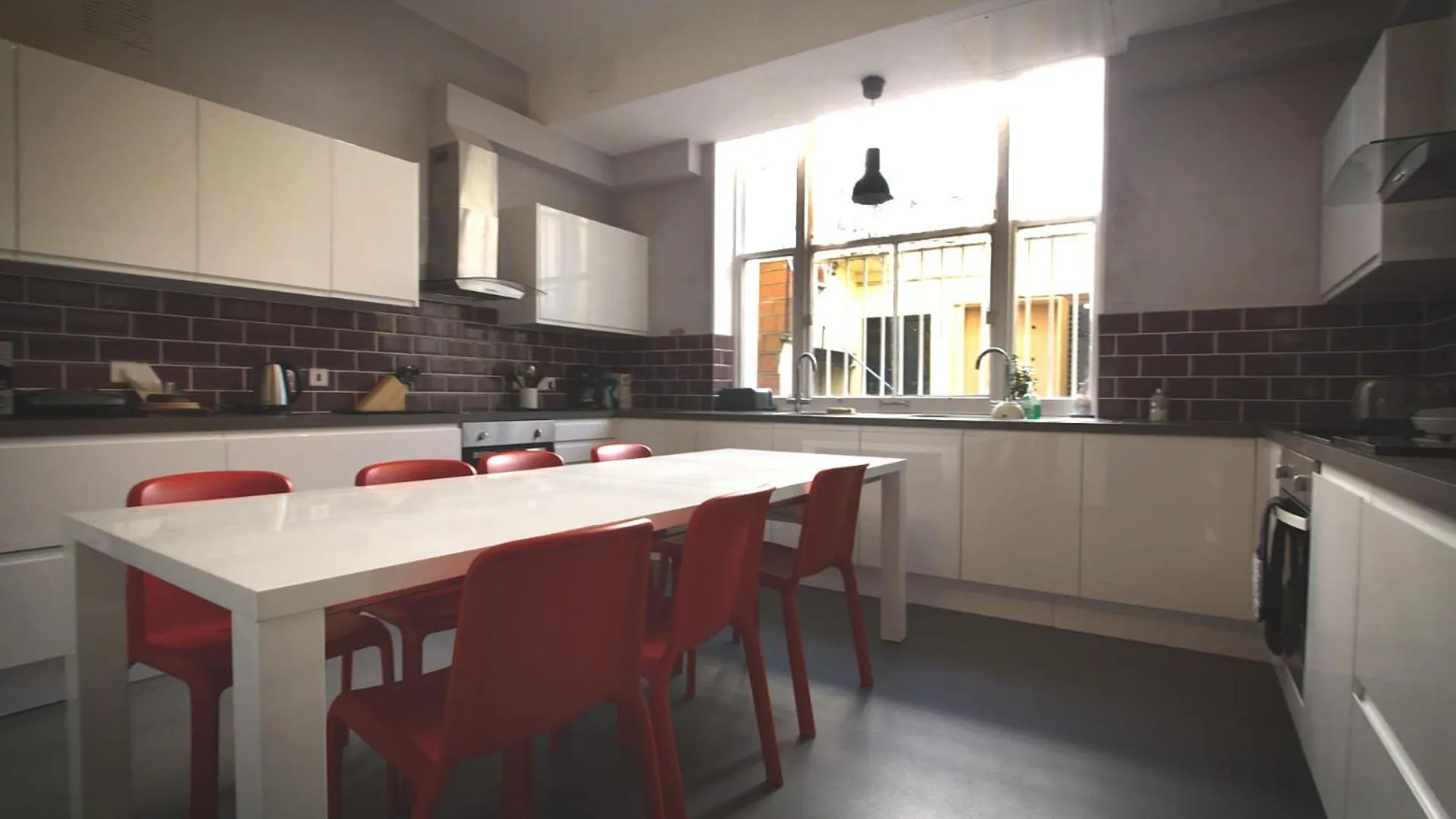 Kitchen or kitchenette in Lee Abbey London