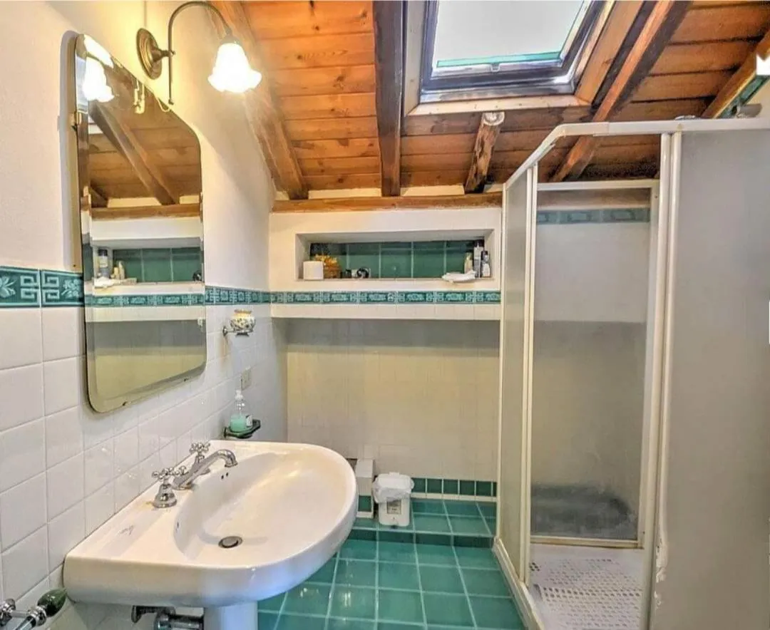 Shower in B&B La Casa del Ficus