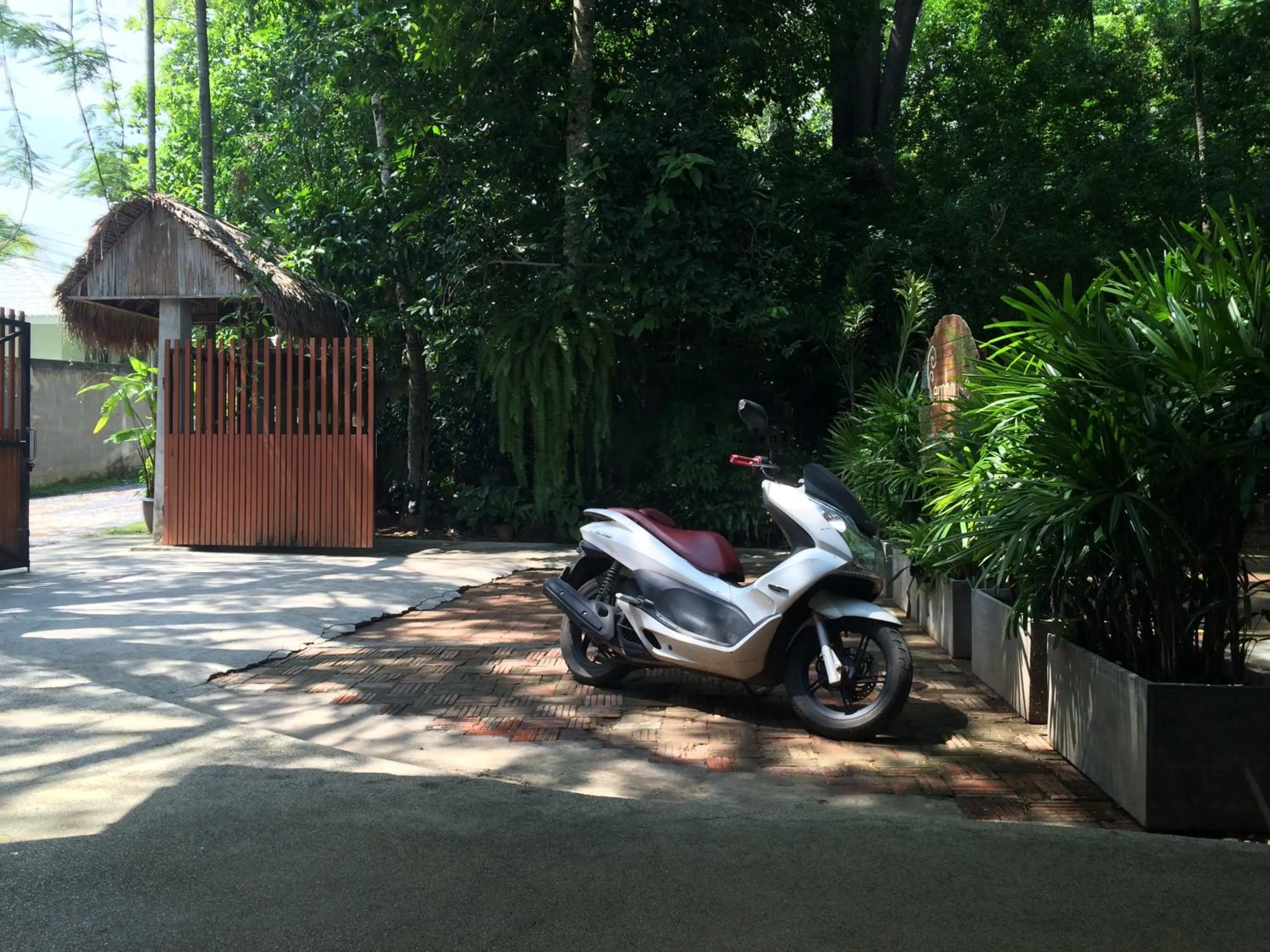 Facade/entrance in Fern House Retreat