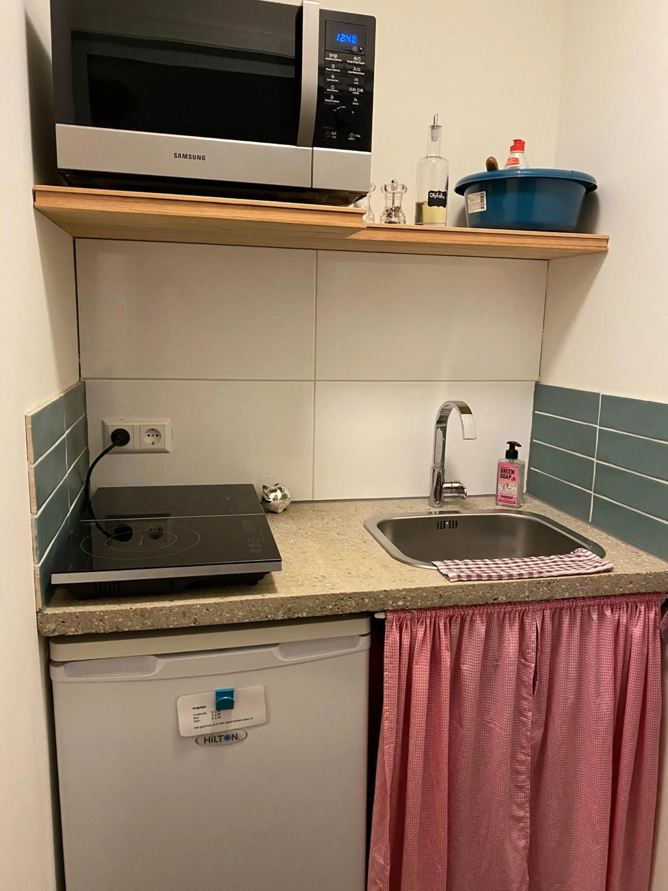 Kitchen or kitchenette in B&B Op de Soursehof