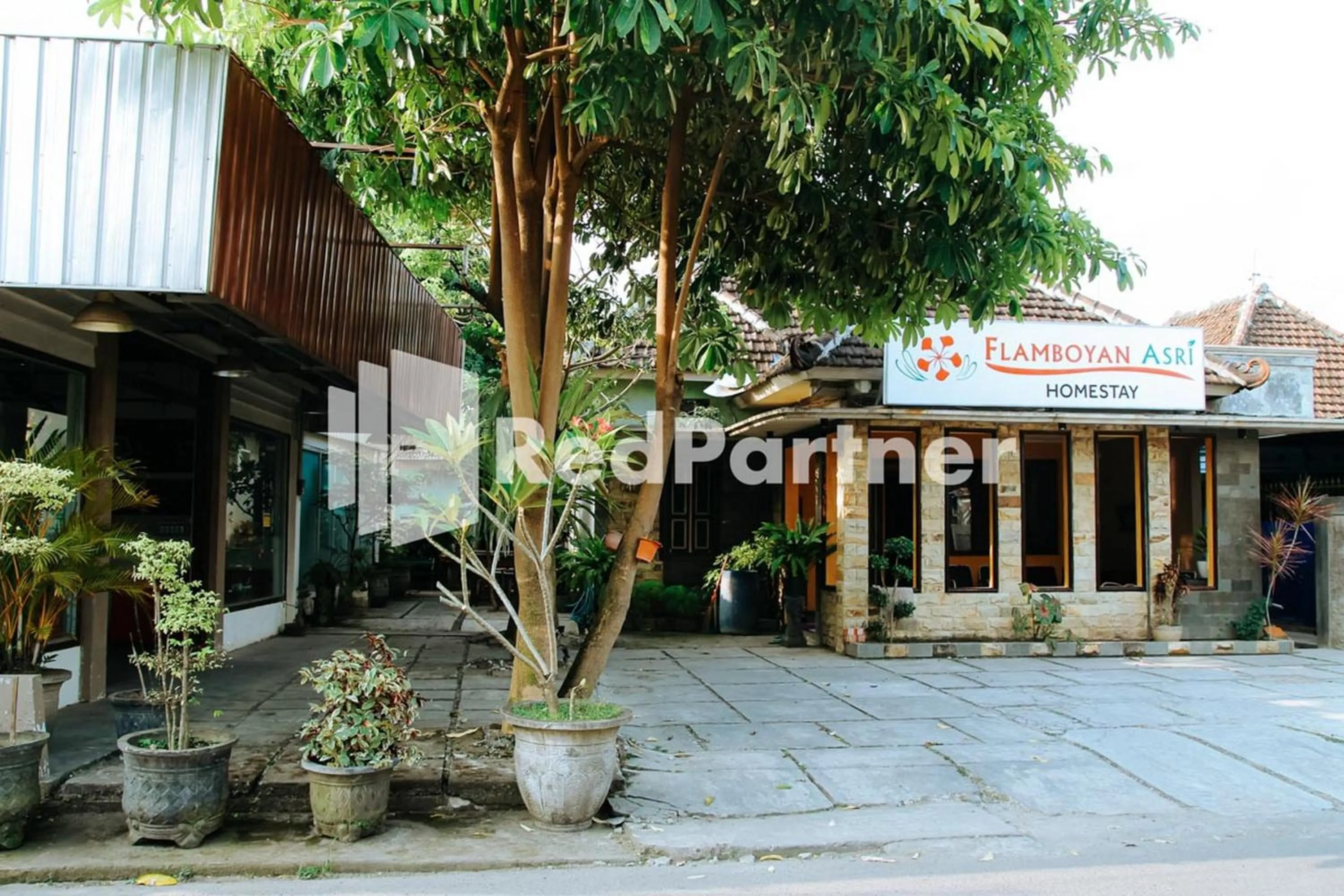 Property building in Flamboyan Asri Syariah Mitra RedDoorz near Kampung Inggris Pare