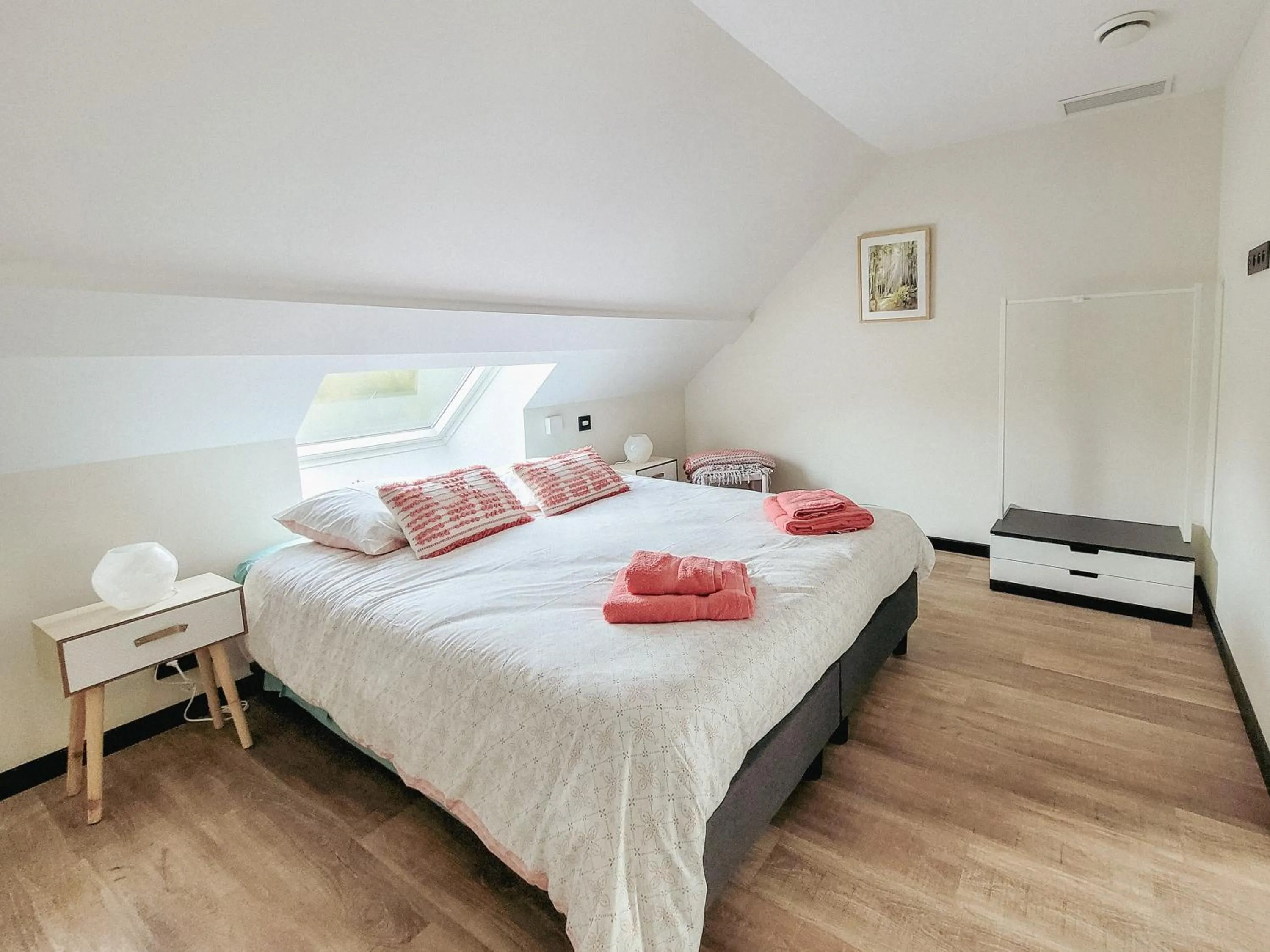 Bedroom, Bed in Au bout de mes rêves