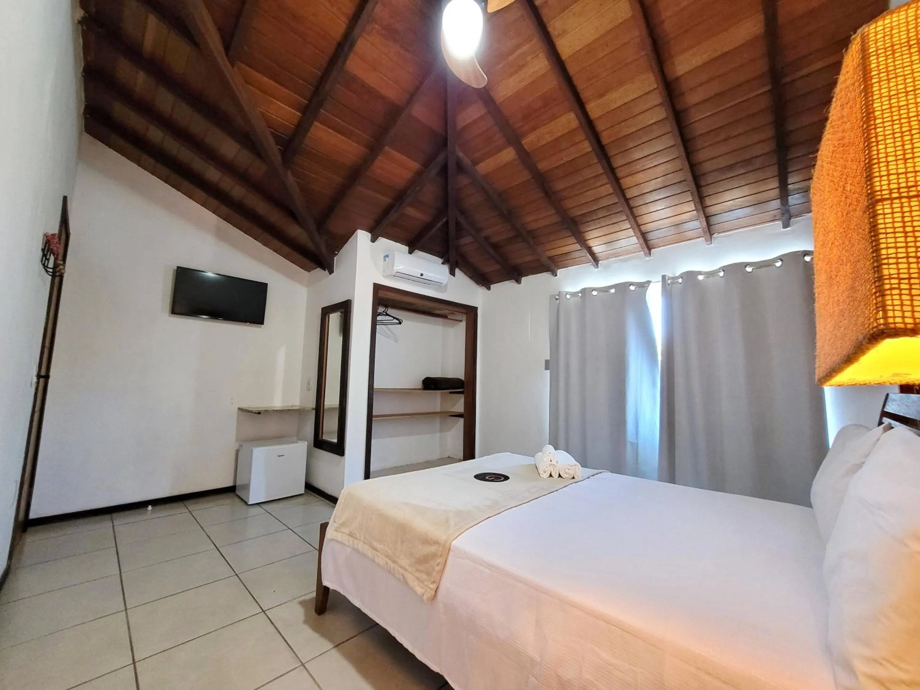 Photo of the whole room, Bed in Centro Up!