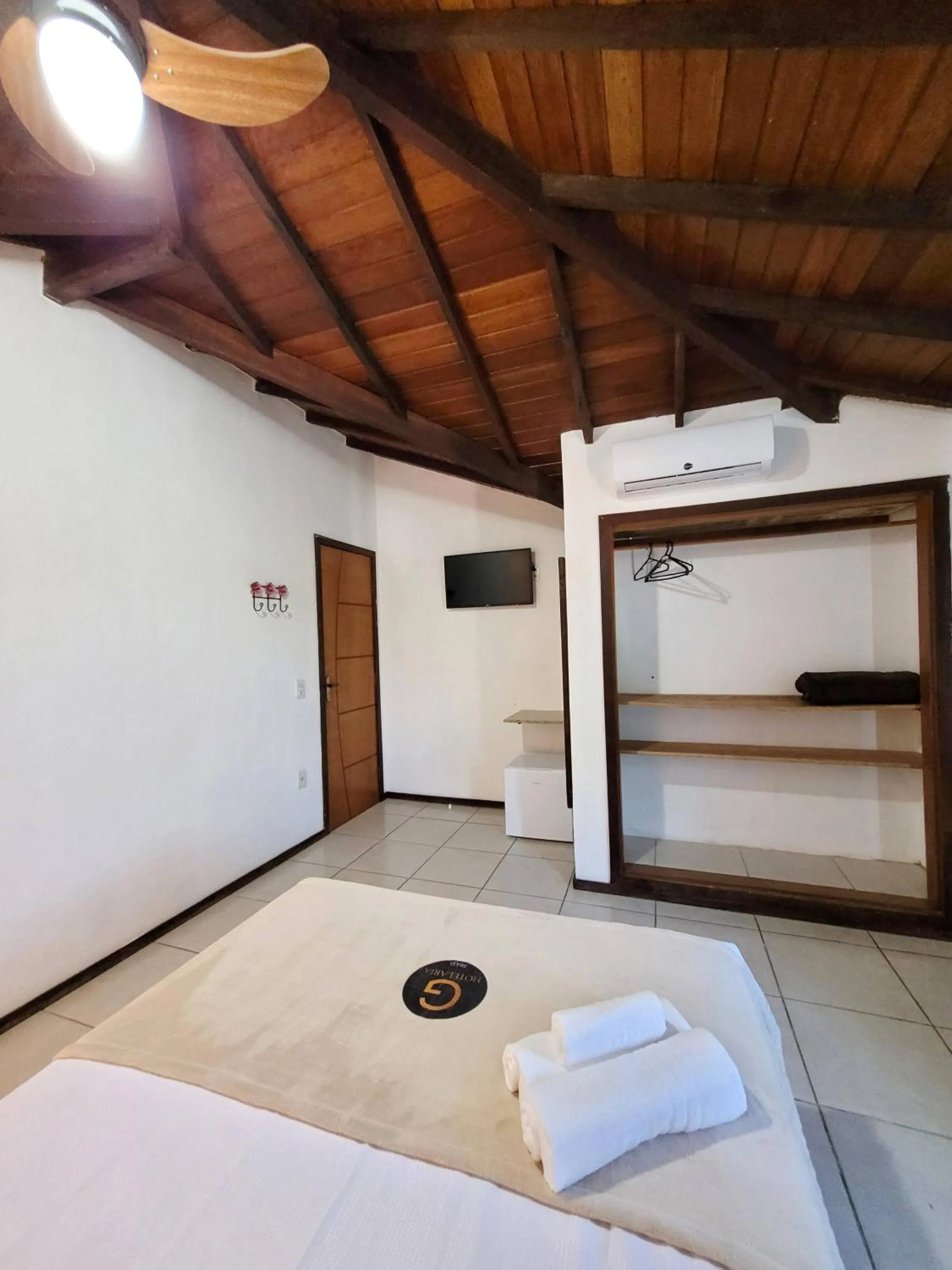 Photo of the whole room, Bed in Centro Up!