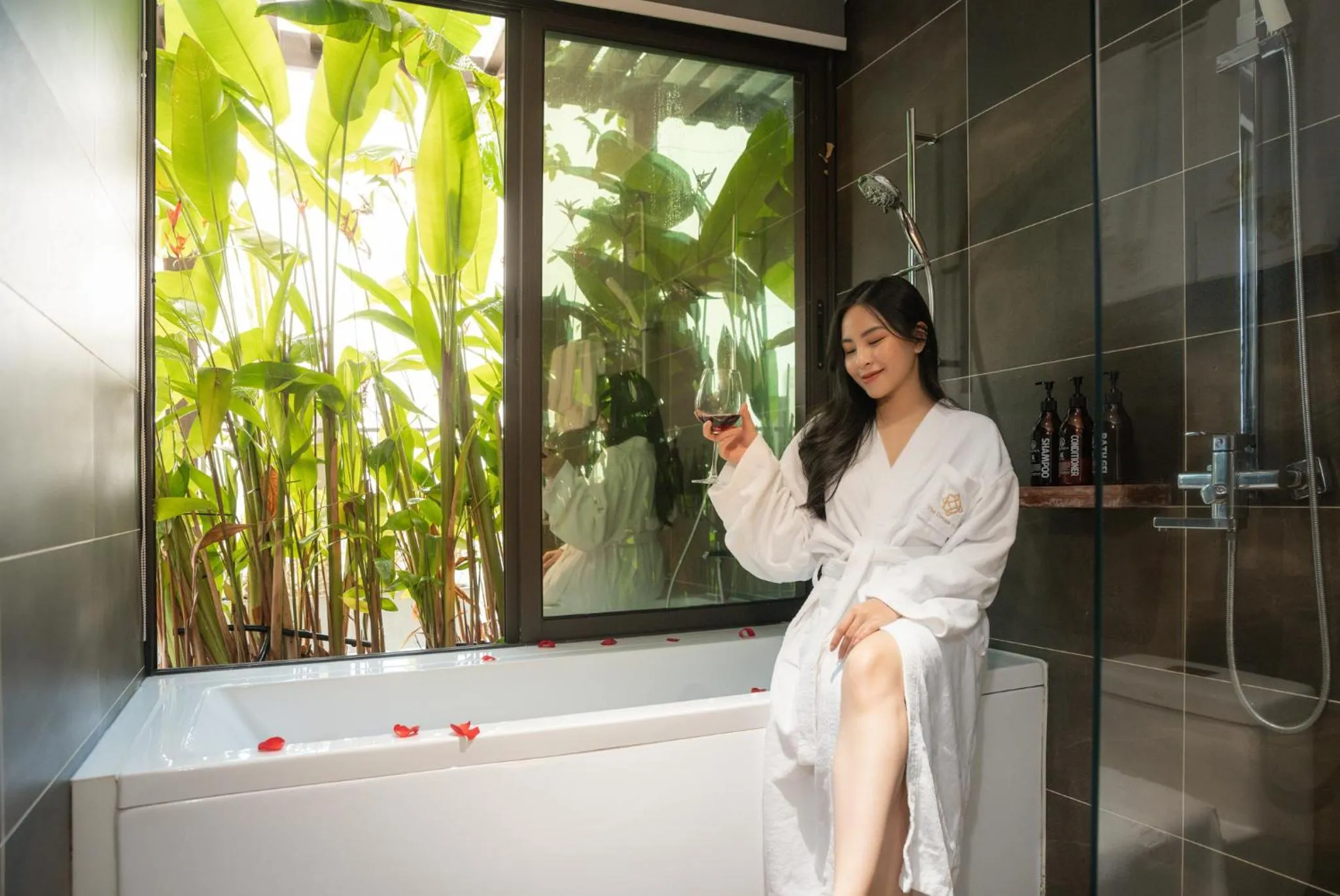 Shower in The Dream Suite