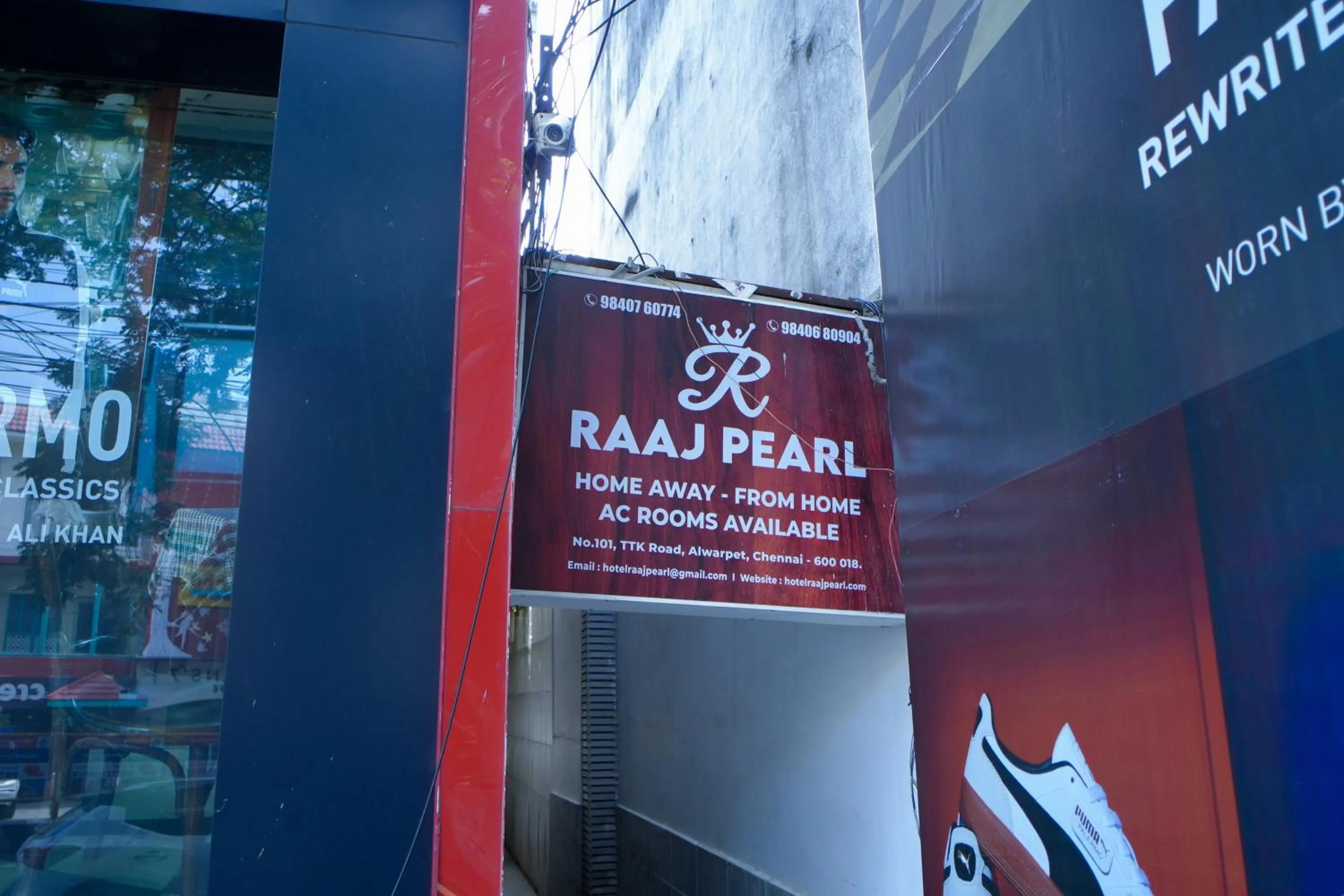 Facade/entrance in RAAJ PEARL