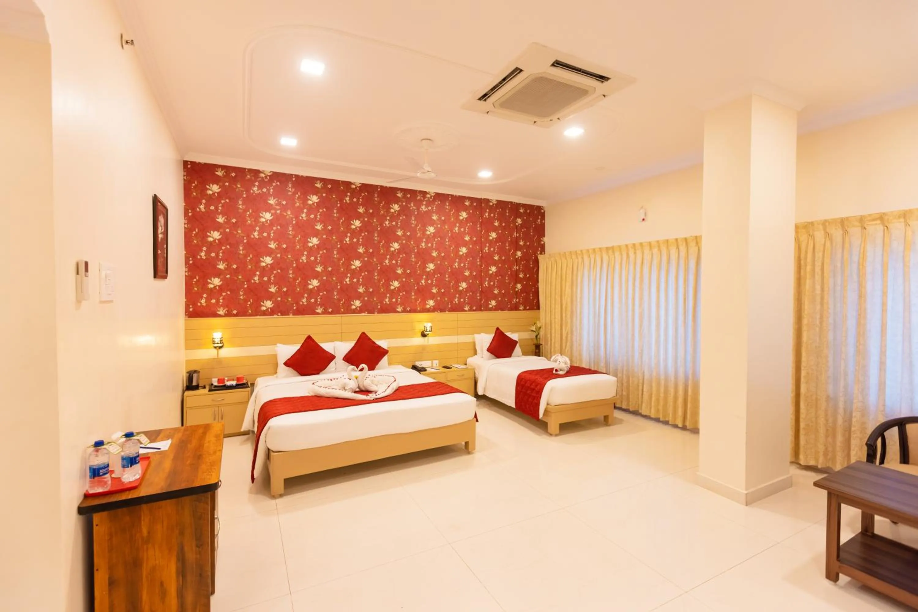 Bed in Hotel DSF Grand Plaza