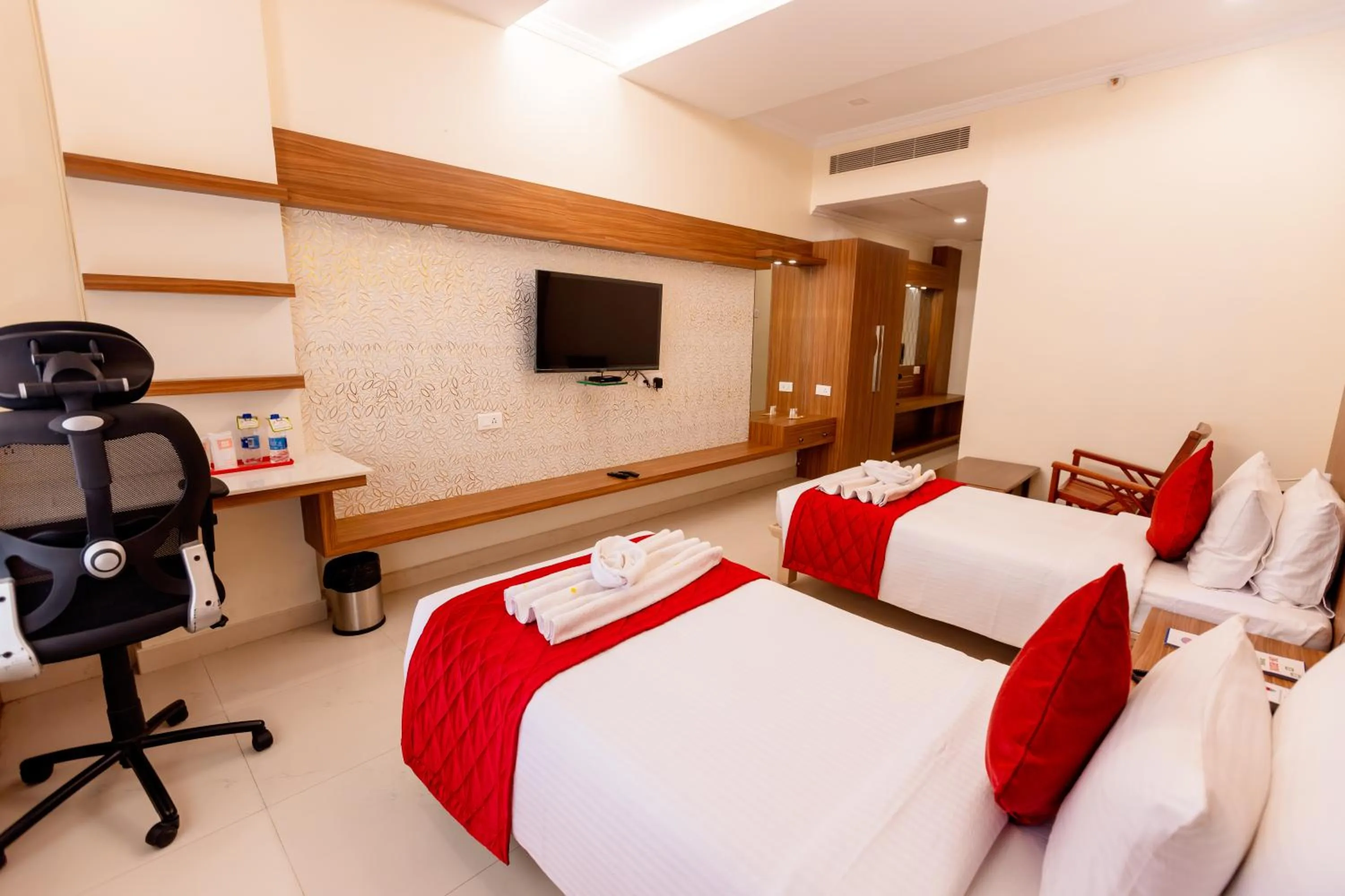 Bed in Hotel DSF Grand Plaza