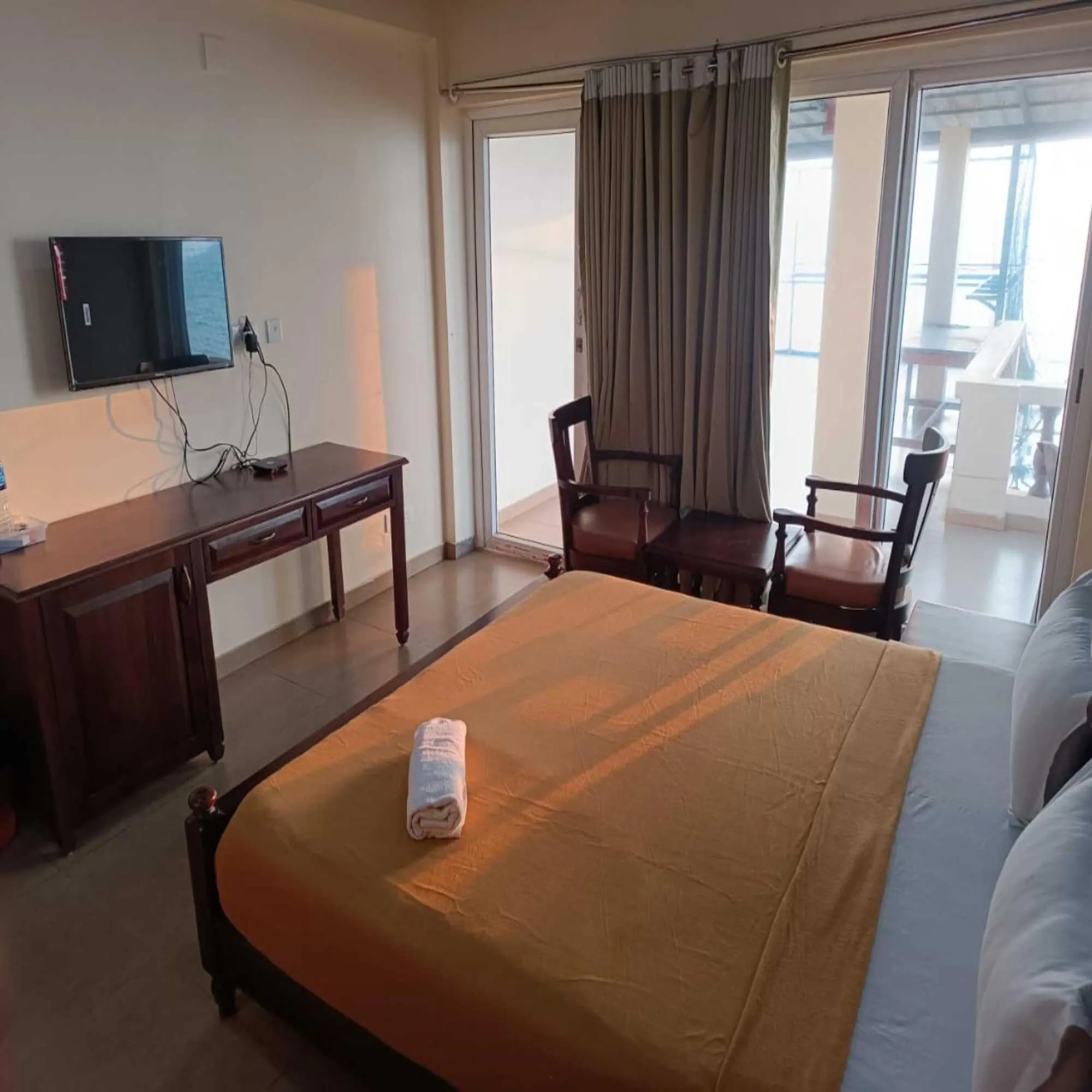 Bedroom, Bed in Baywatch Beach Homes