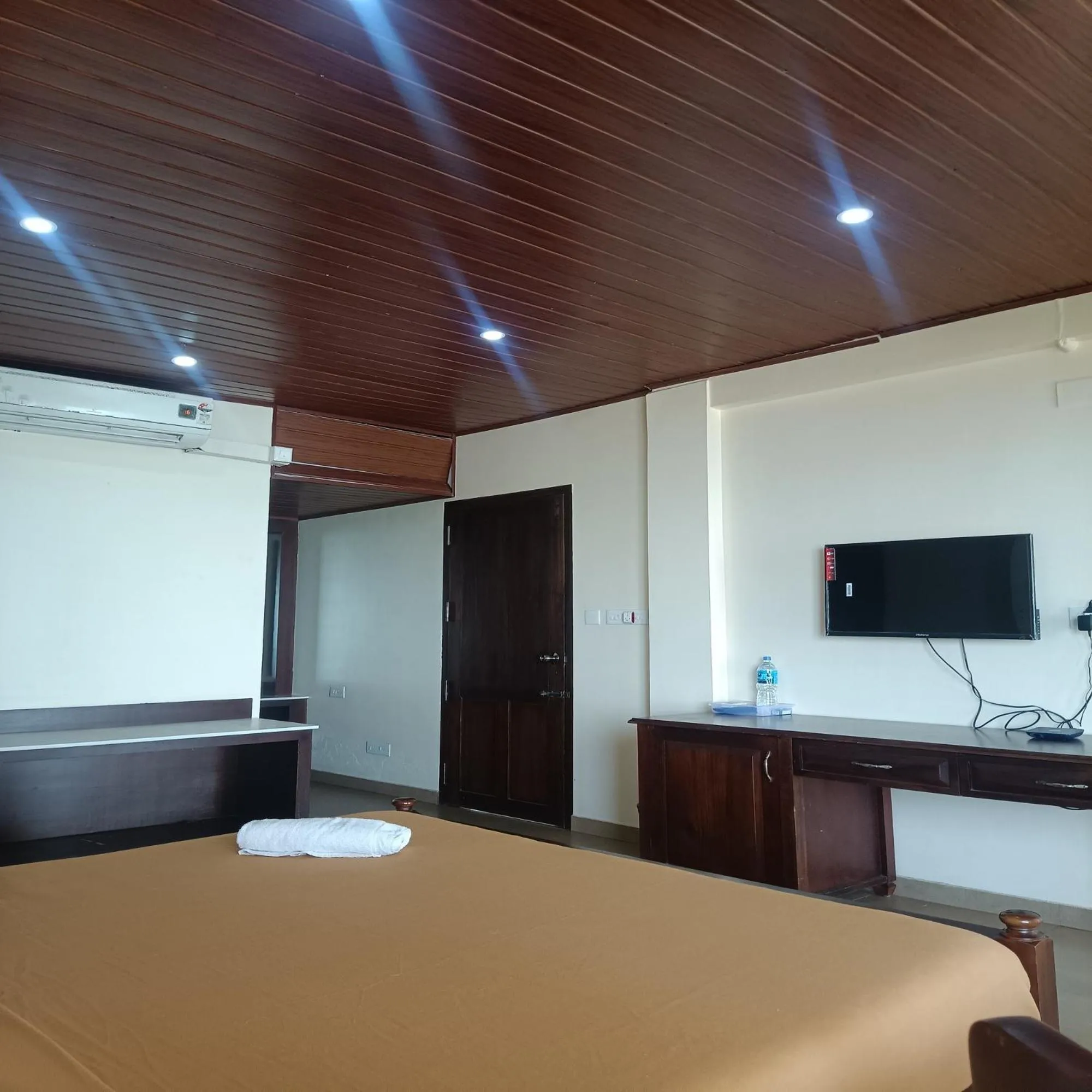 Bed in Baywatch Beach Homes