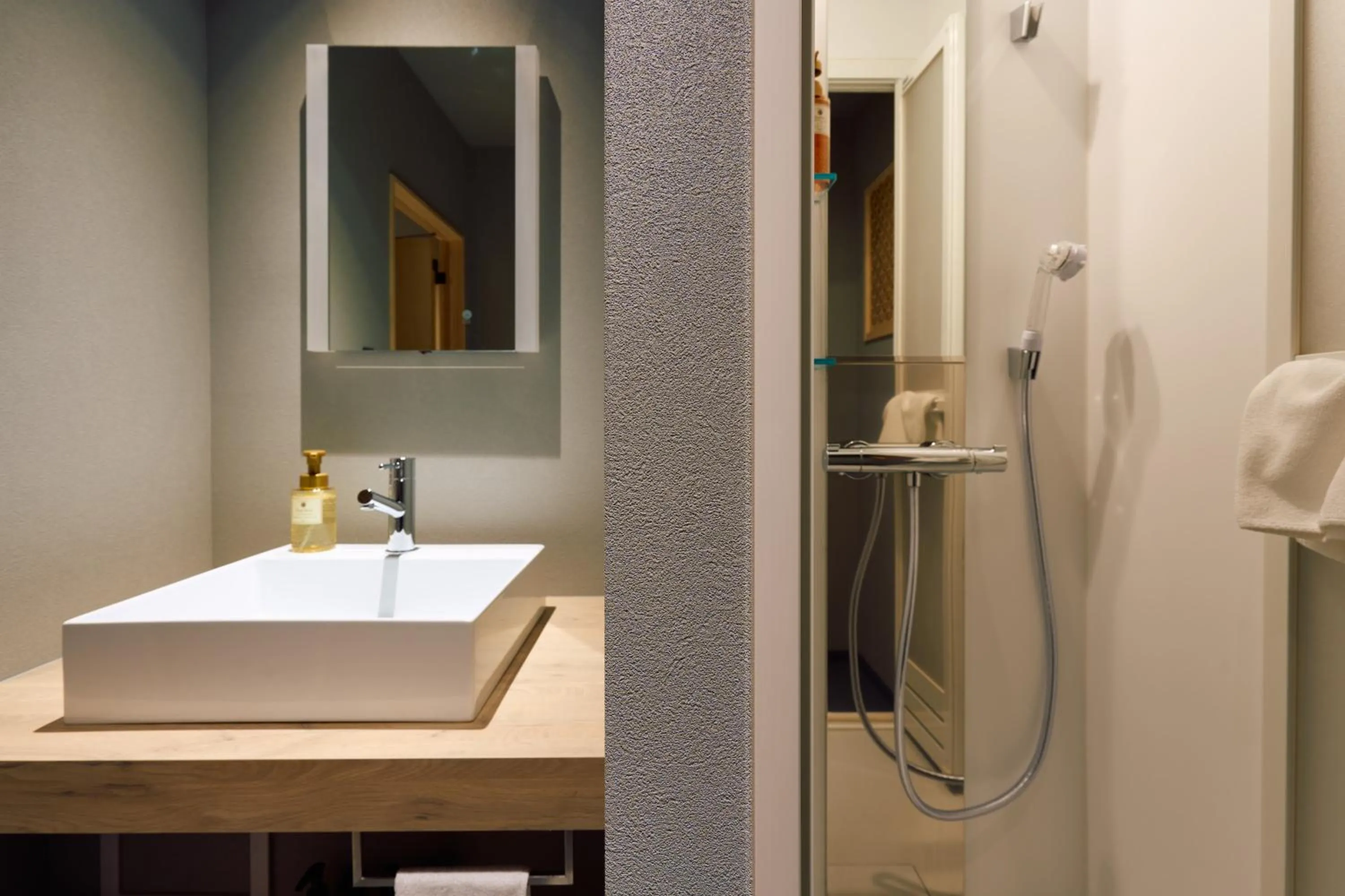 KONJAKUSO Osaka Tempozan "IKESU" Projection M apping SPA "TAKADORO" Wheel View