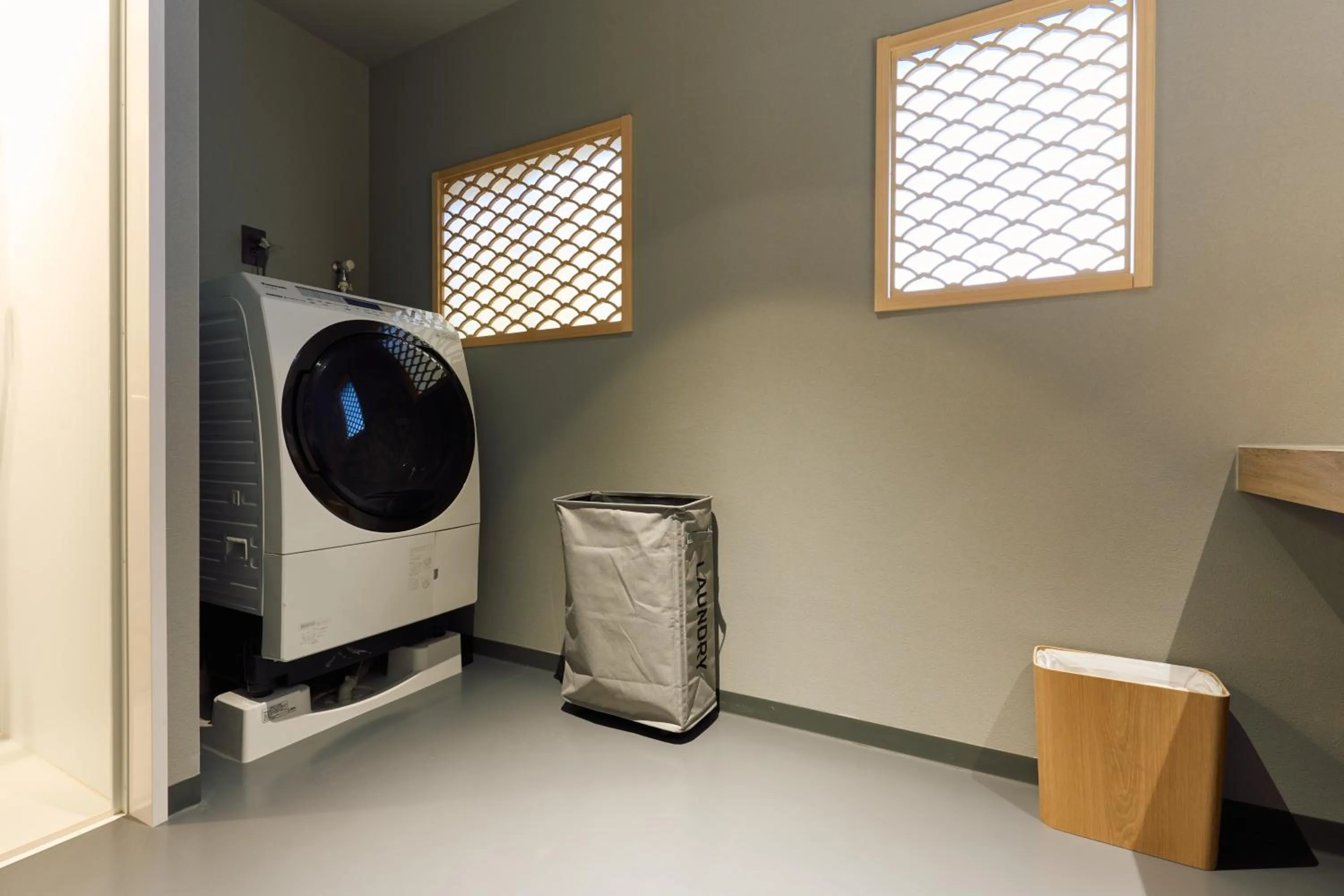 KONJAKUSO Osaka Tempozan "IKESU" Projection M apping SPA "TAKADORO" Wheel View