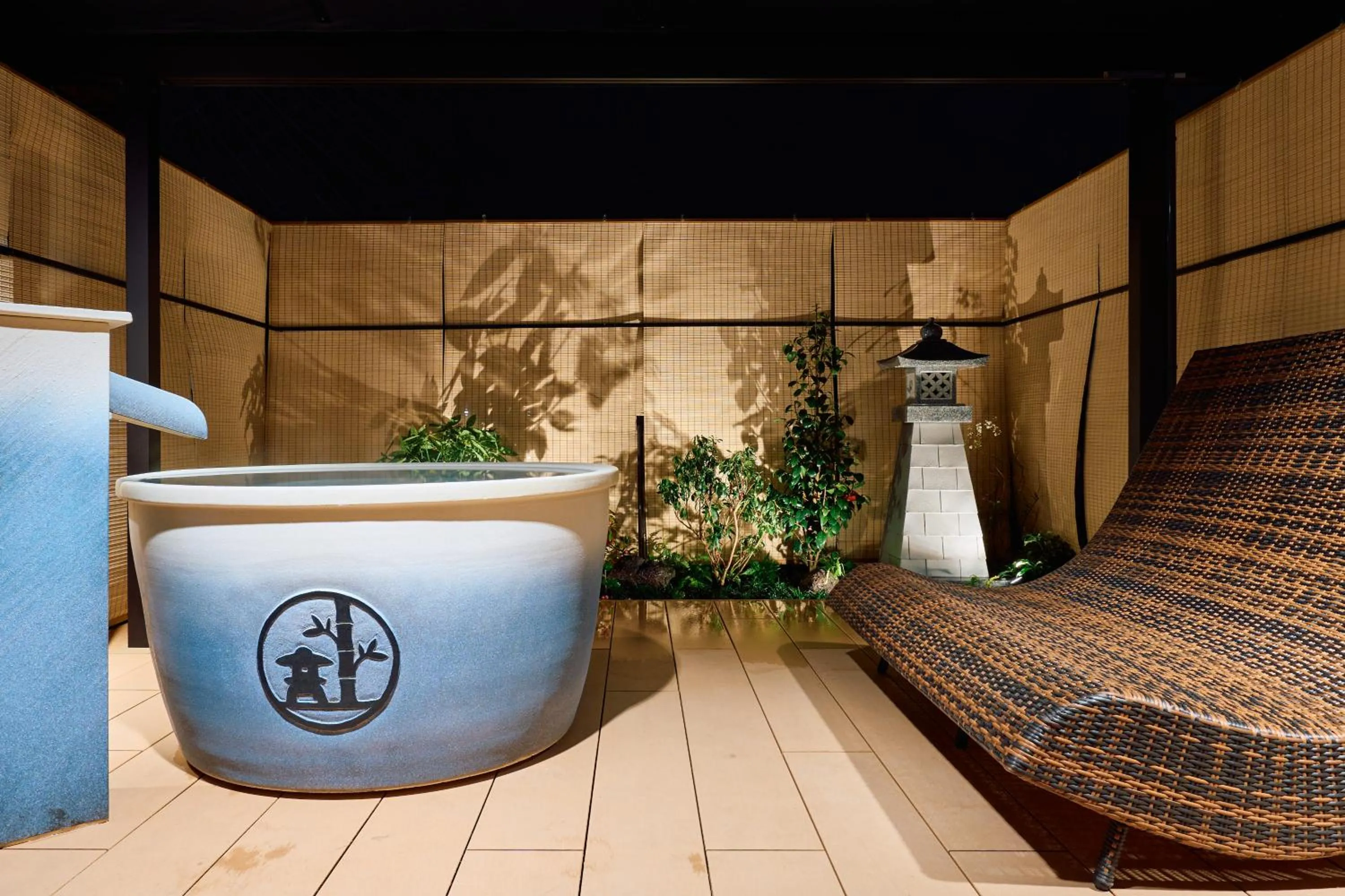 Open Air Bath in KONJAKUSO Osaka Tempozan "IKESU" Projection M apping SPA "TAKADORO" Wheel View