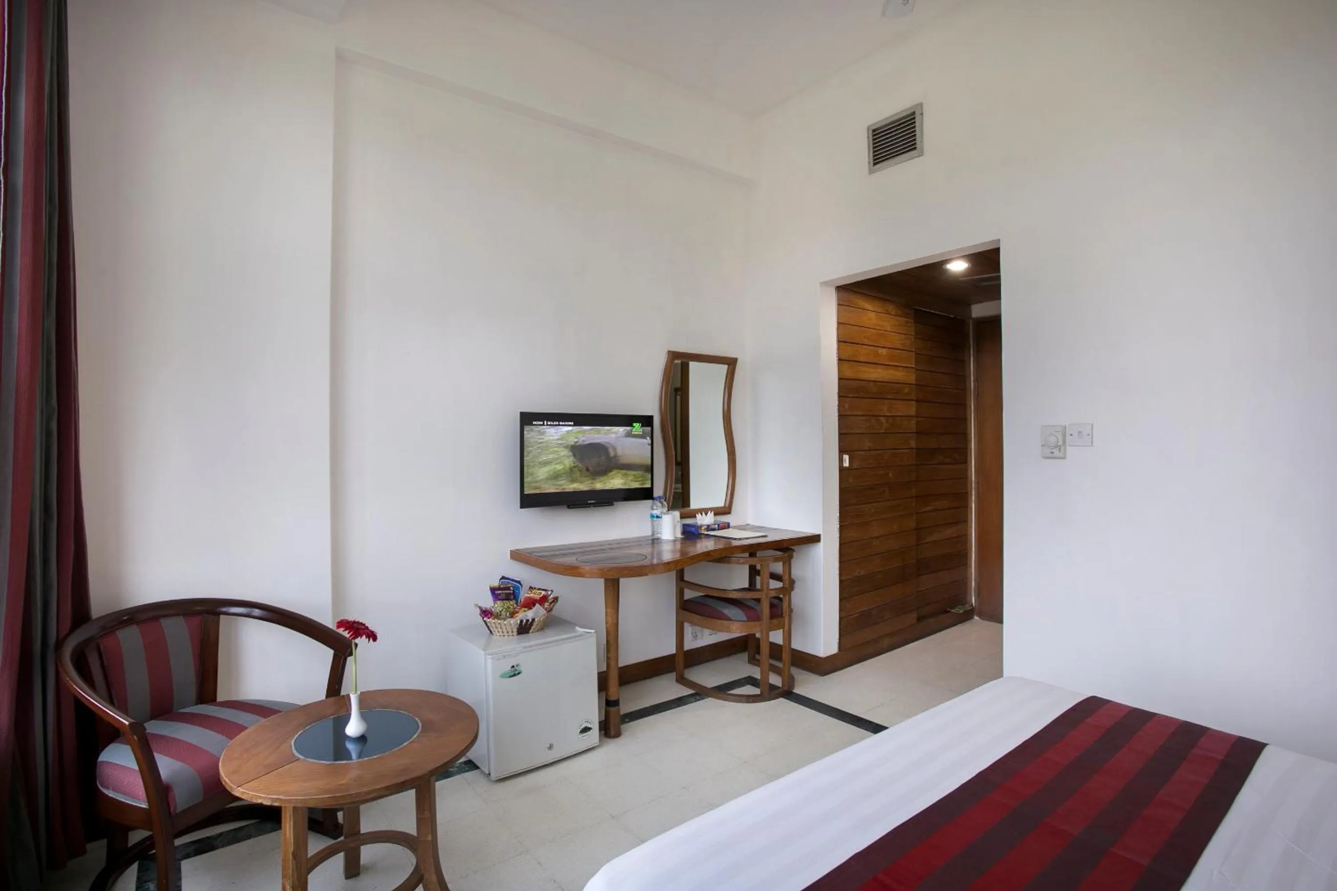 Seating area, Bed in Seagull Hotel Ltd