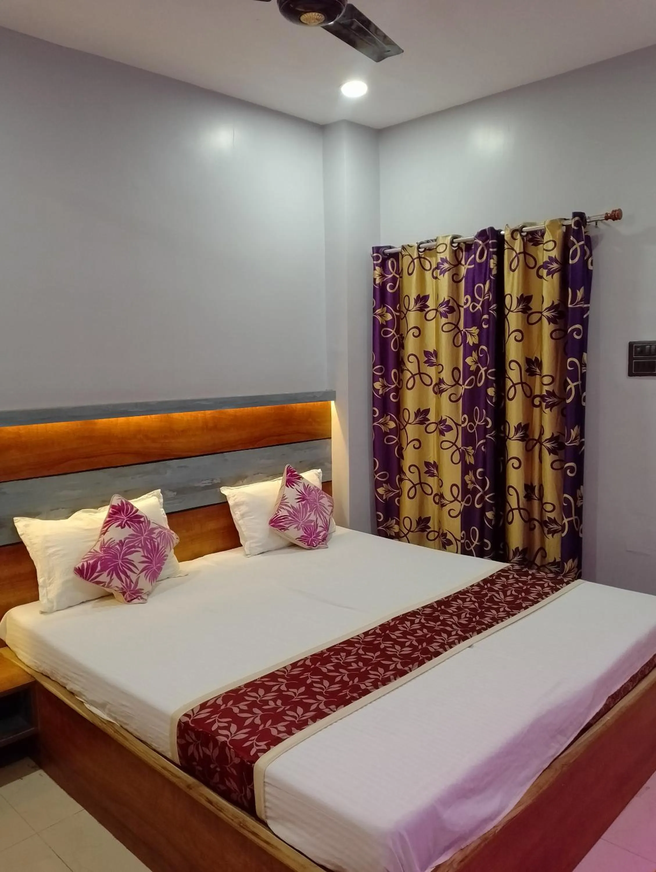 Breakfast, Bed in Hotel City Park