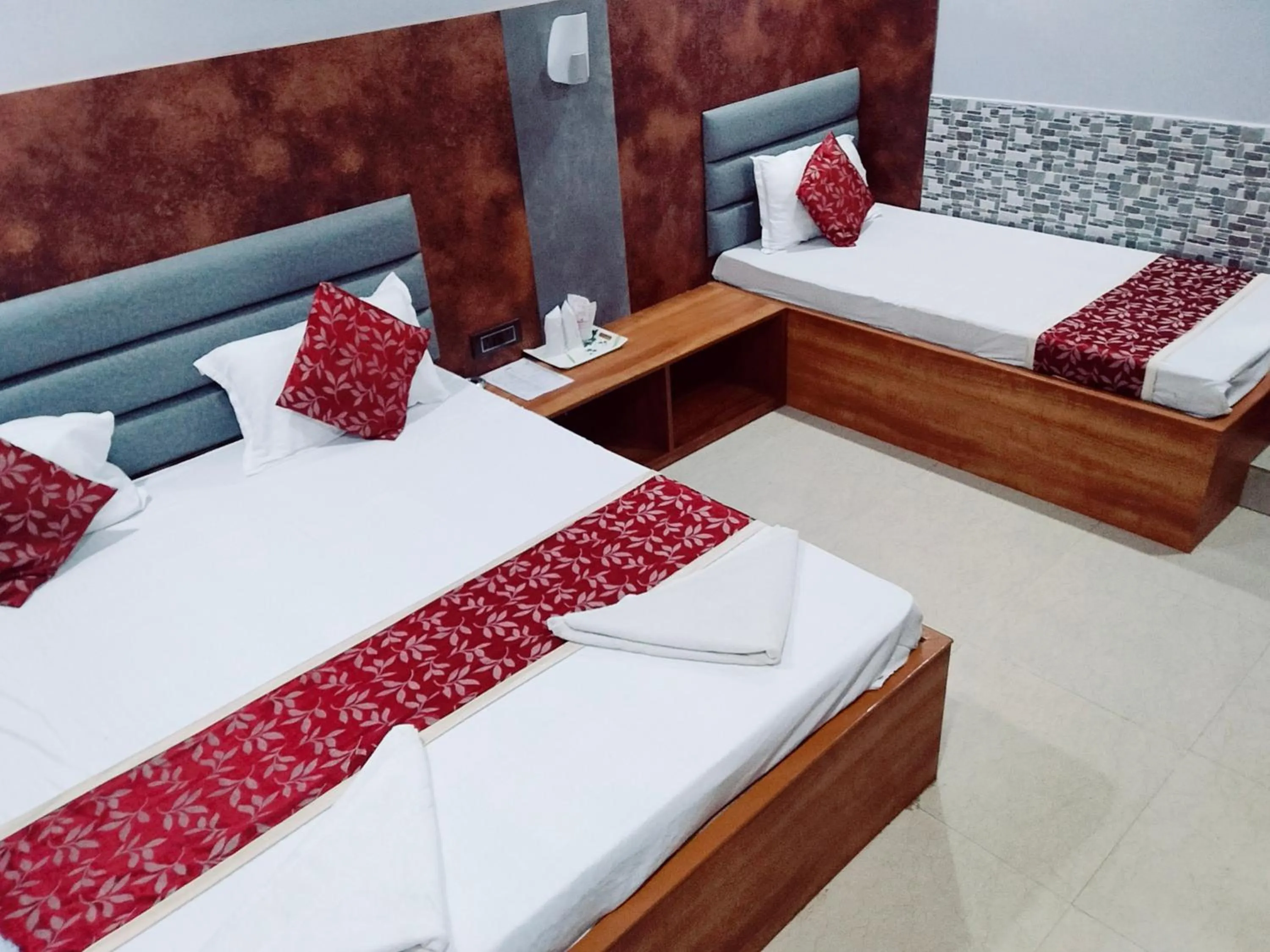 Photo of the whole room, Bed in Hotel City Park