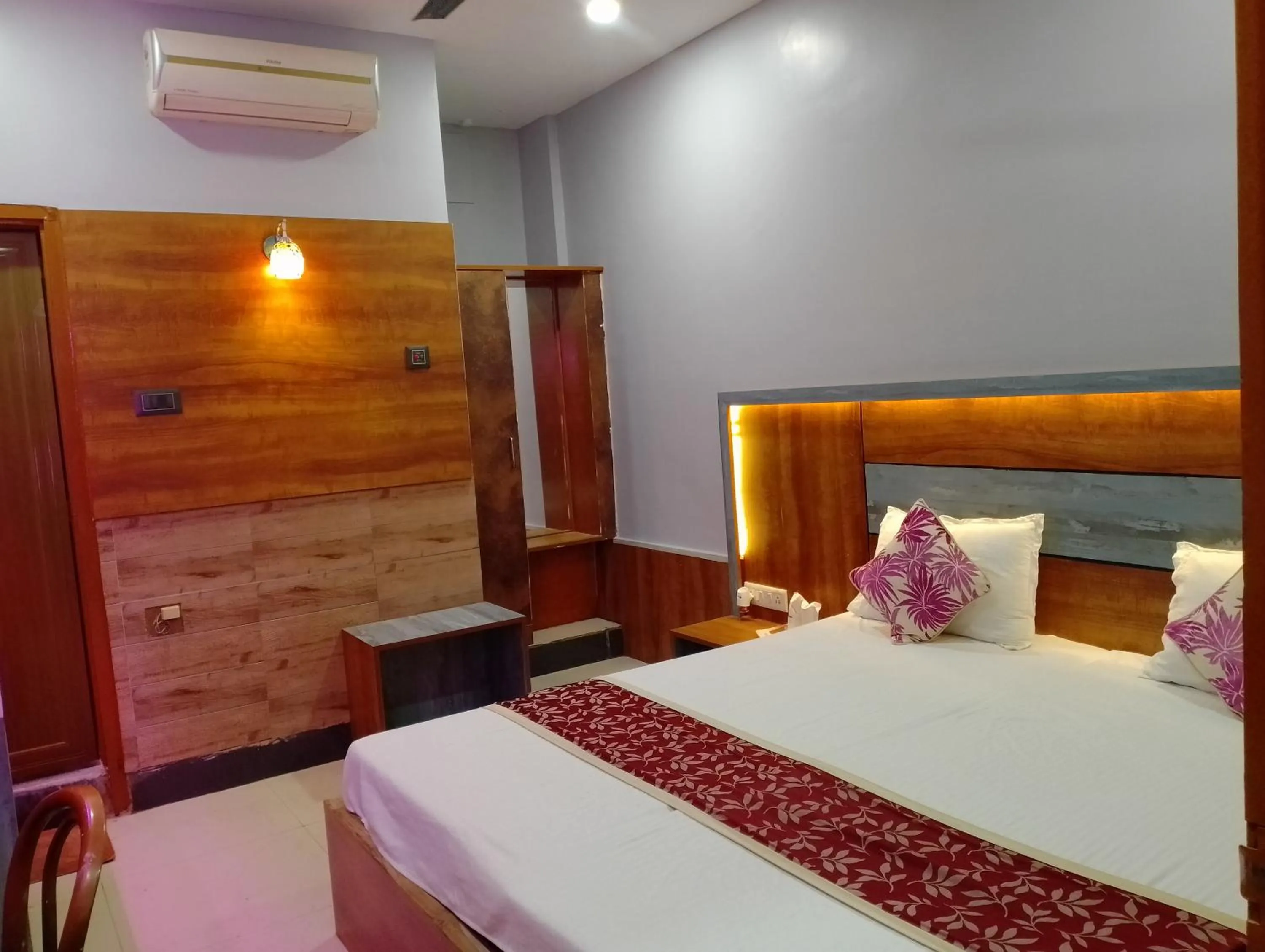 Breakfast, Bed in Hotel City Park