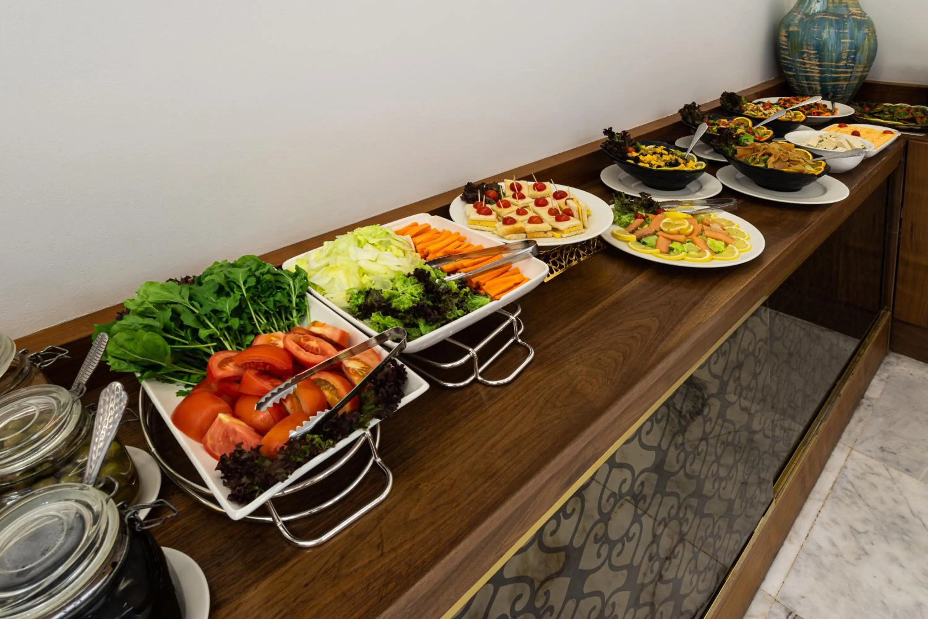 Buffet breakfast in HDB Al Sahafa