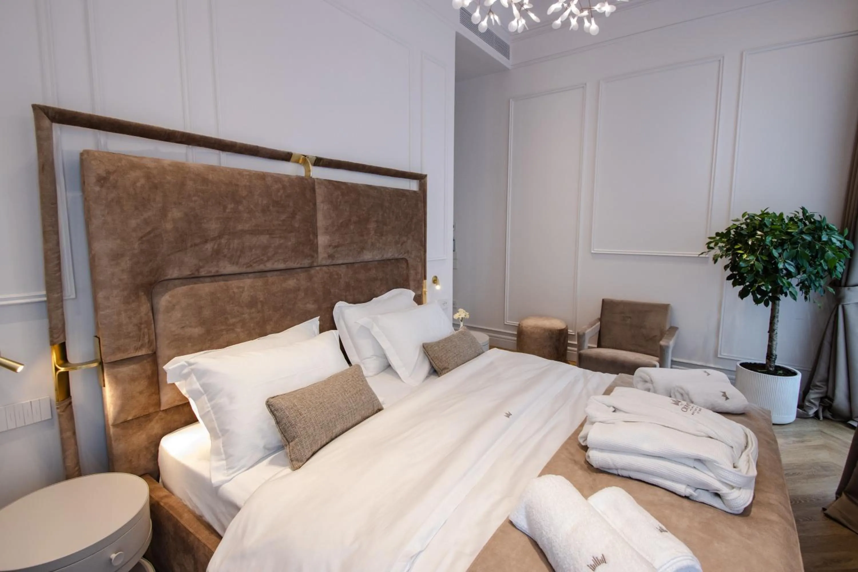 Bed in The Crown Boutique Hotel & SPA