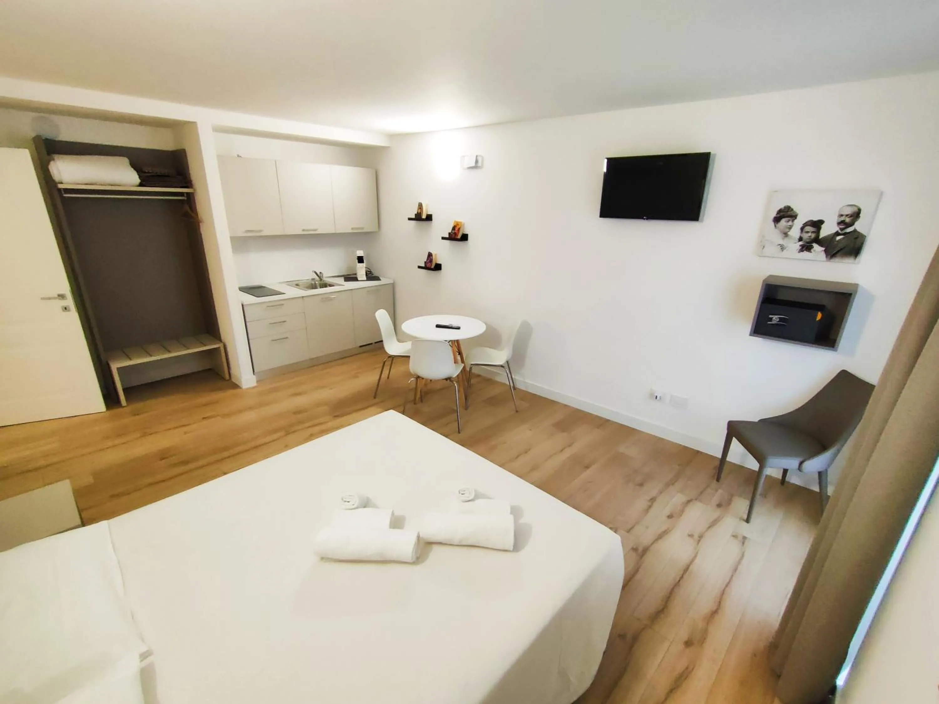 Communal lounge/ TV room in City Gallery Apartments