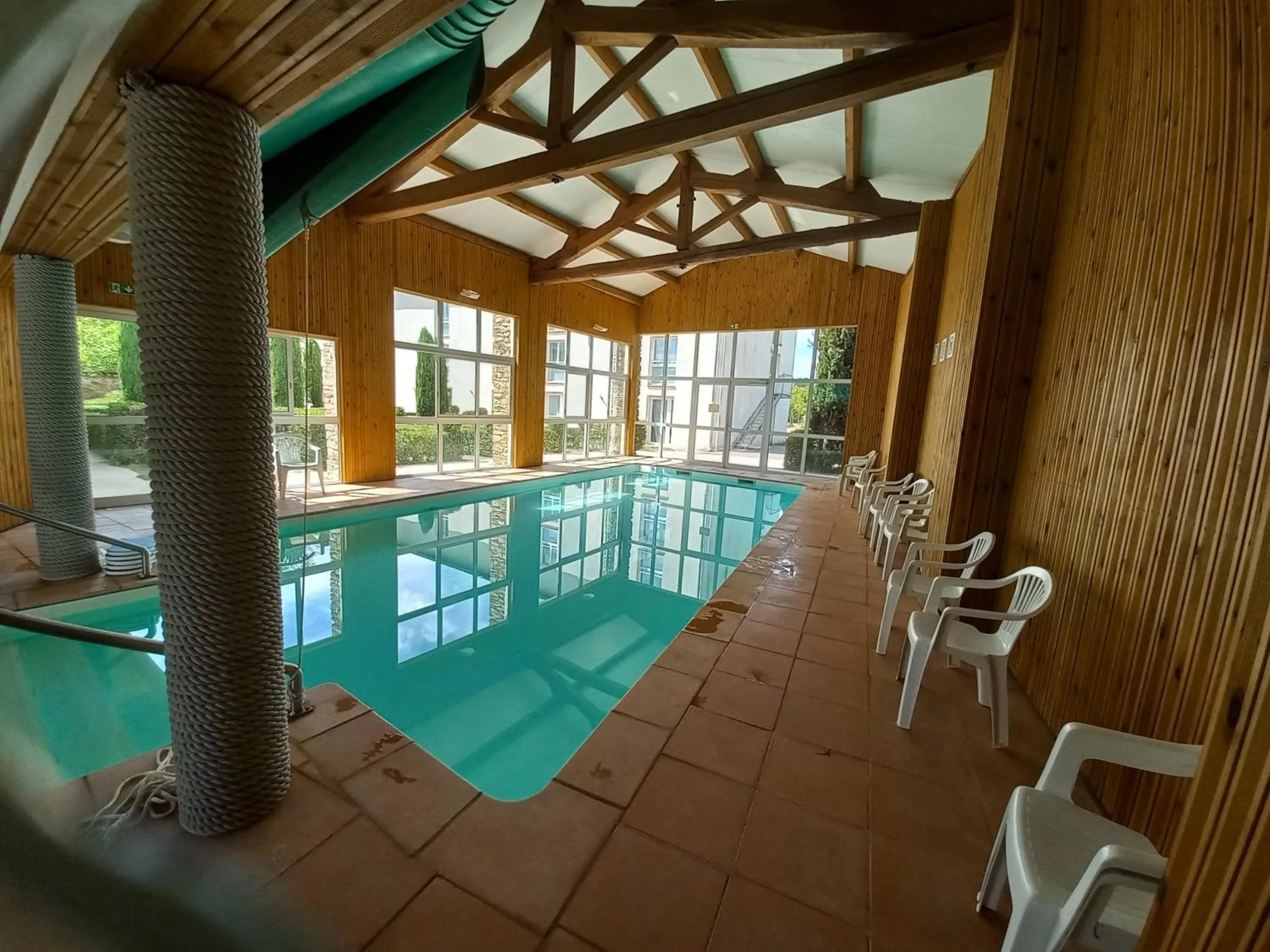 Swimming pool in Contact Hôtel La Métairie