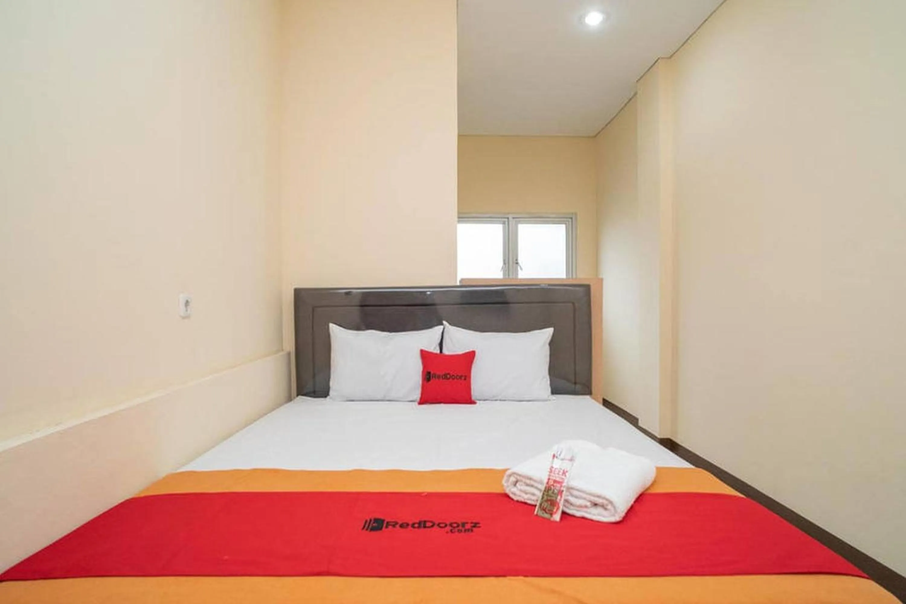 Bedroom, Bed in RedDoorz near Stasiun Tangerang