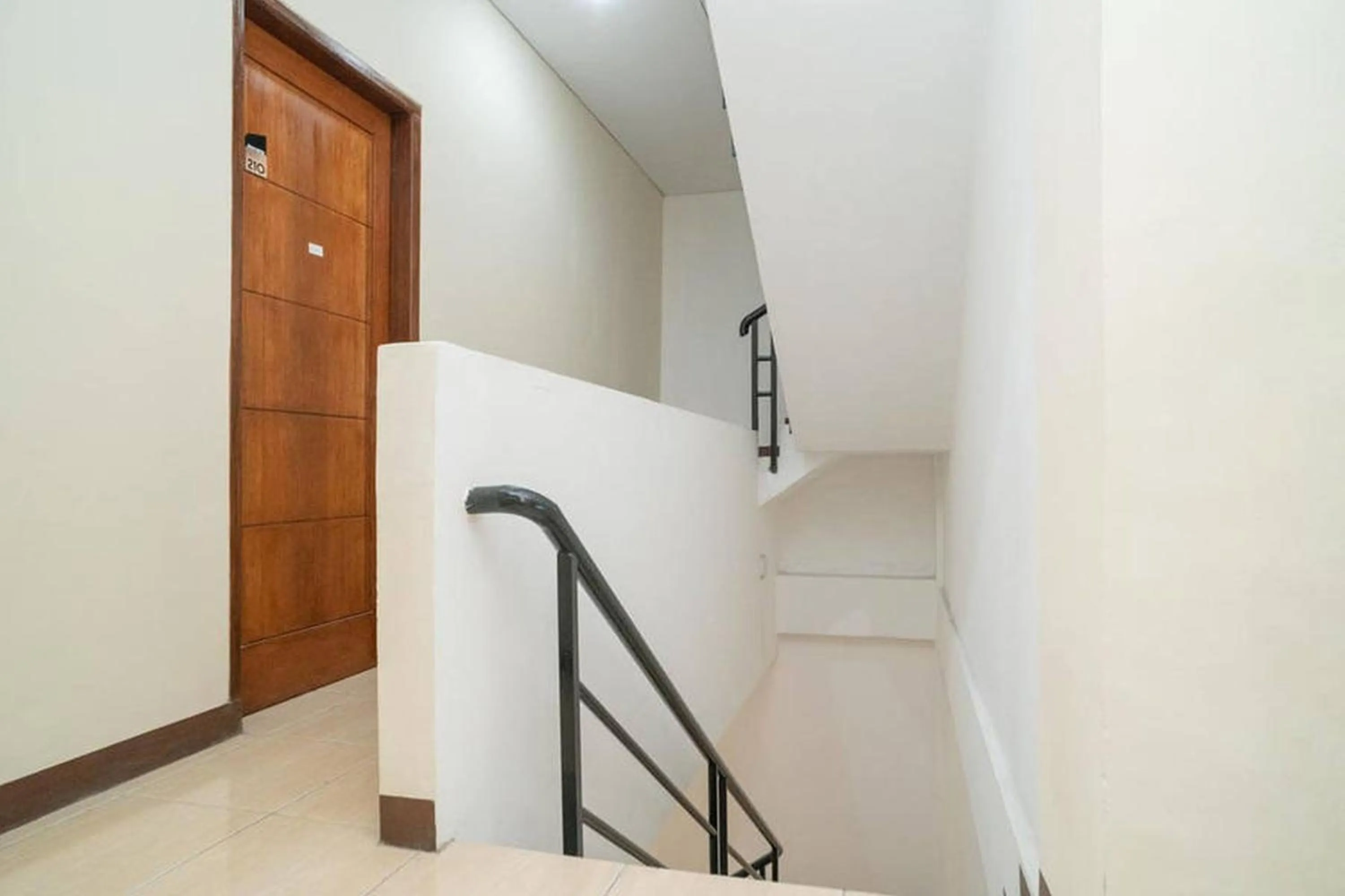 Property building in RedDoorz near Stasiun Tangerang