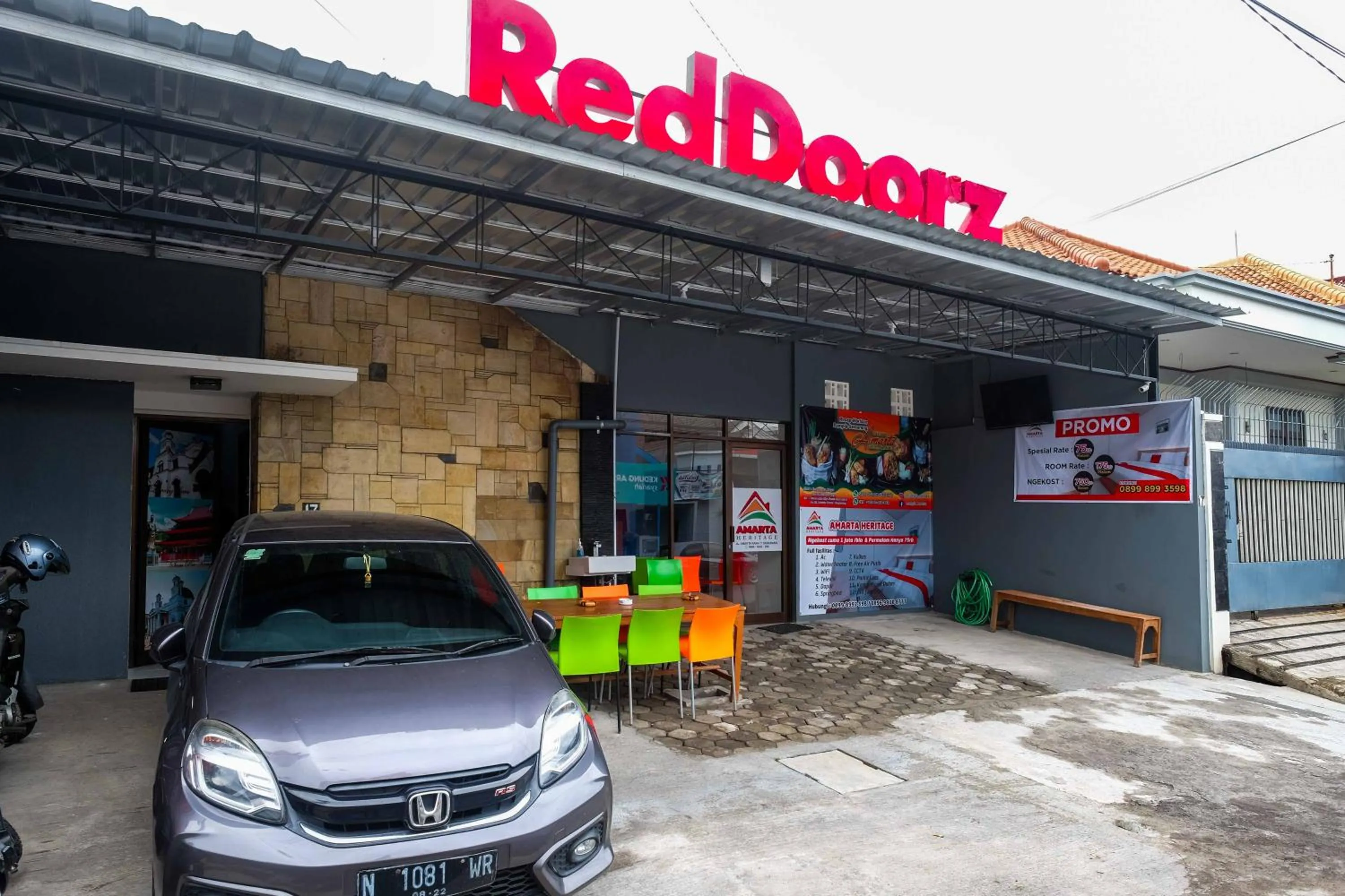 Property building in RedDoorz Hostel near Lawang Sewu Semarang