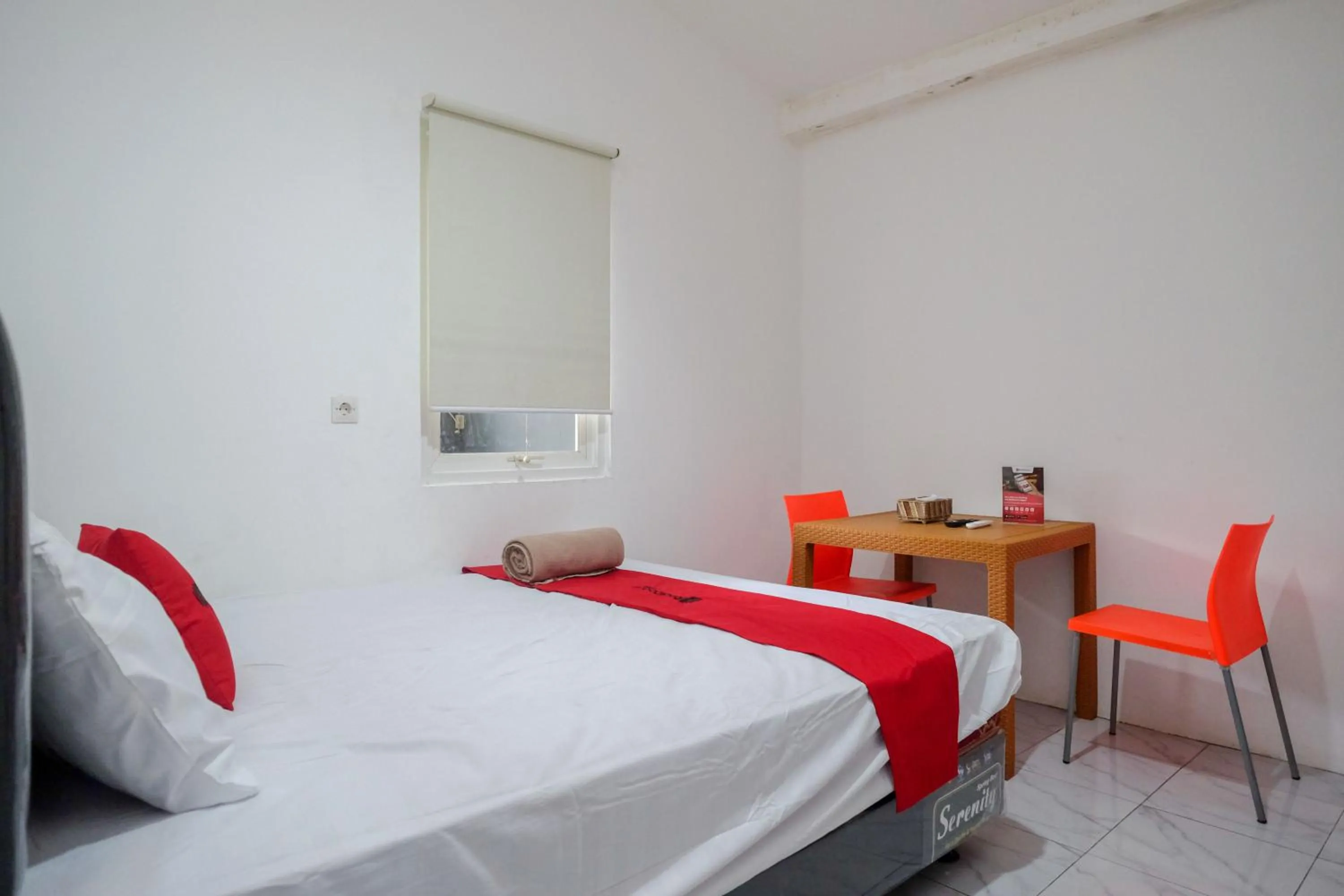 Bedroom, Bed in RedDoorz Hostel near Lawang Sewu Semarang