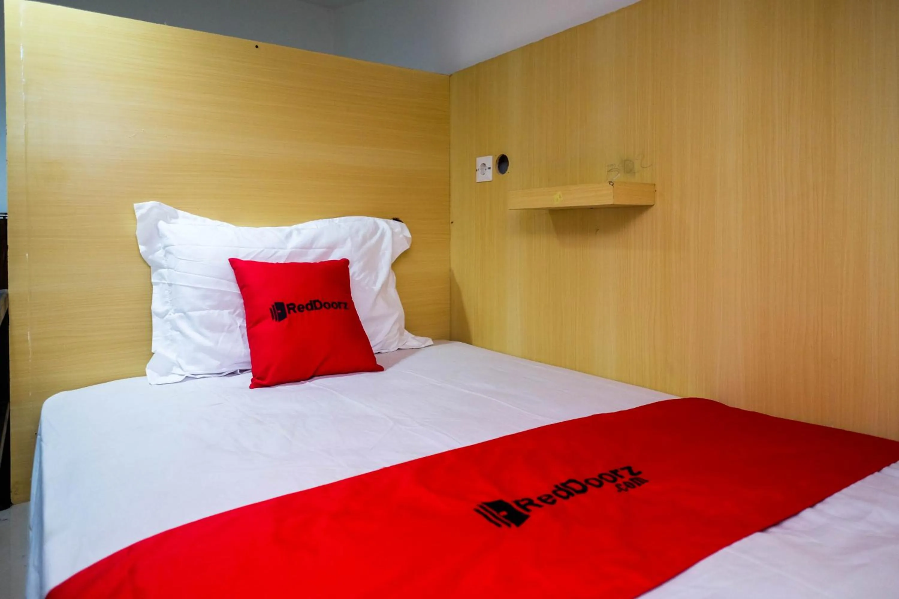 Bedroom, Bed in RedDoorz Hostel near Lawang Sewu Semarang