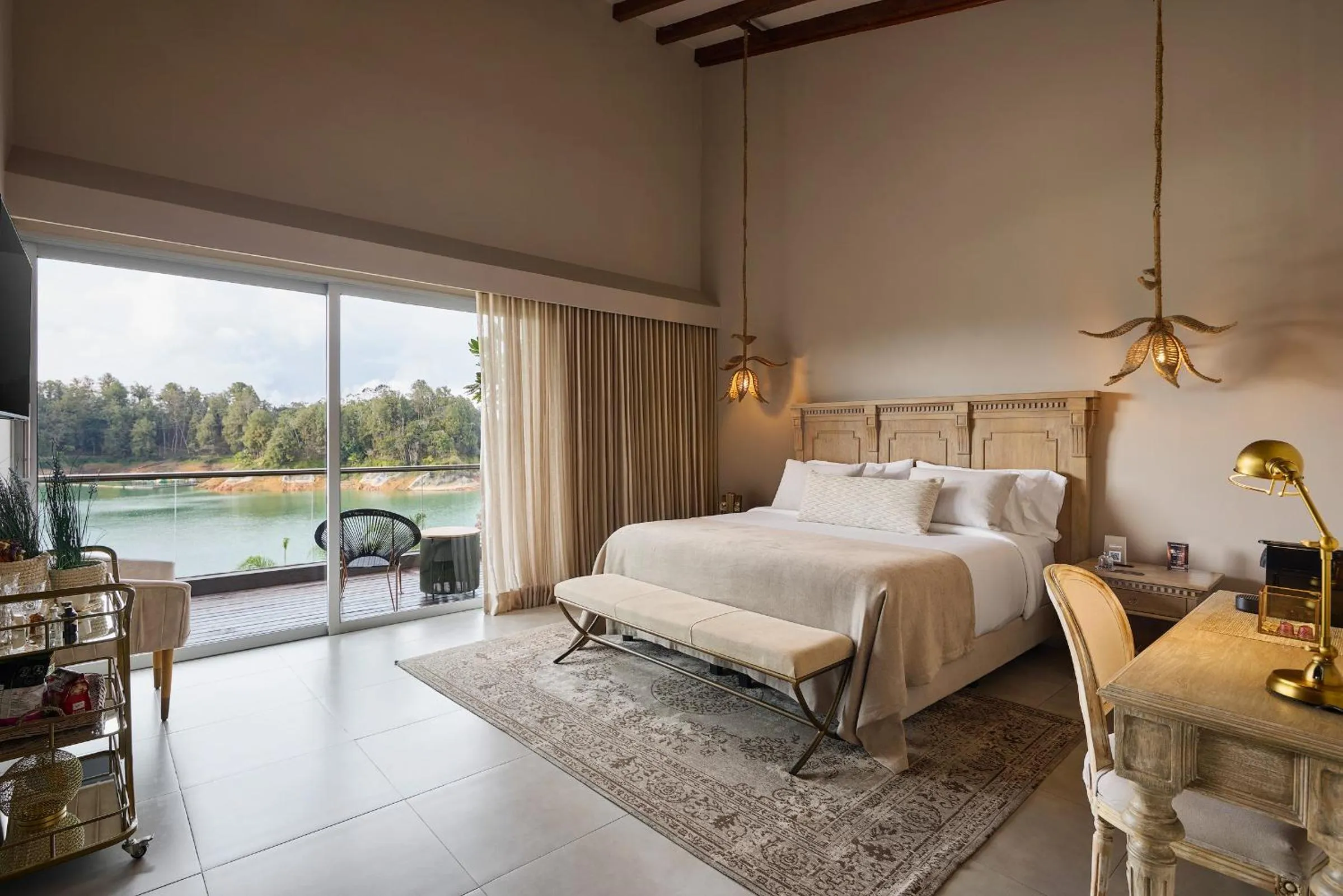 Lake view, Bed in Tau House