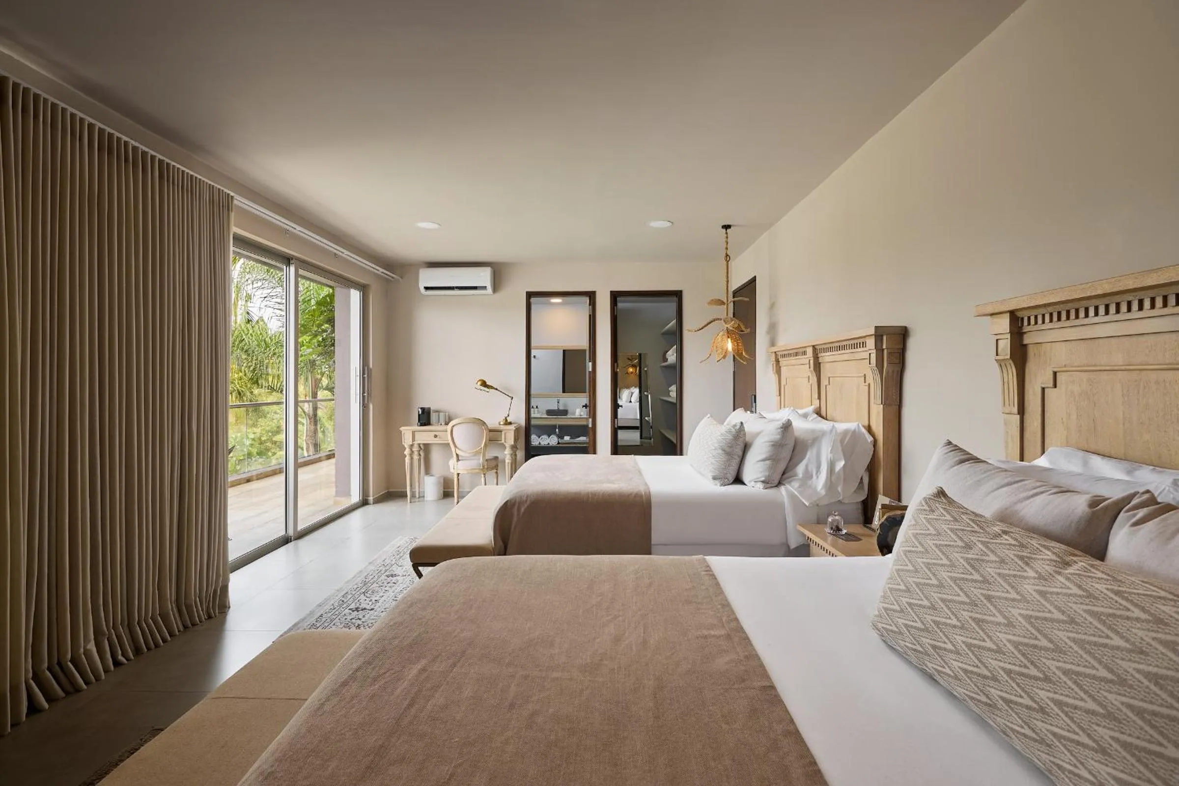 Photo of the whole room, Bed in Tau House