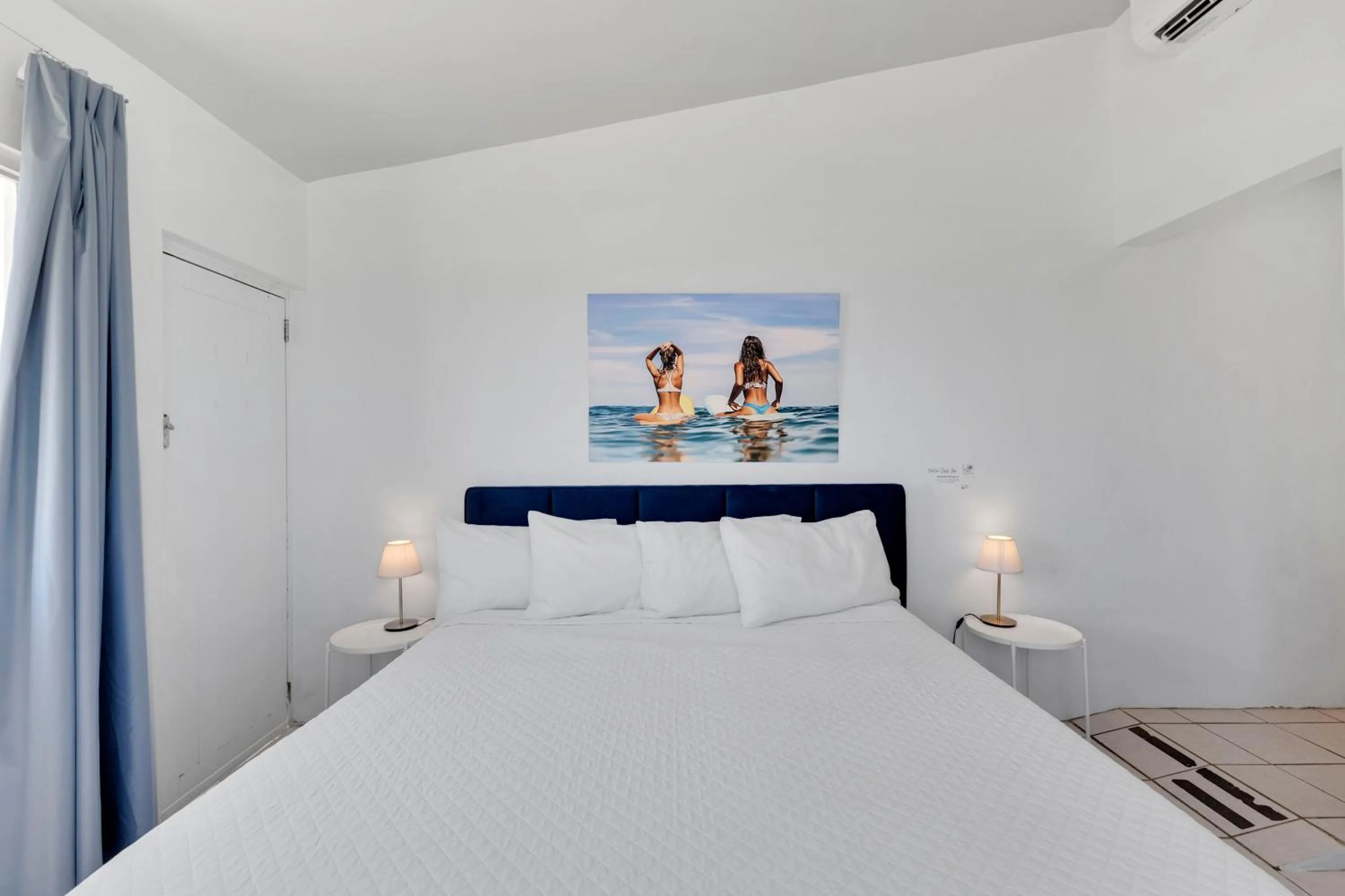 Bed in Bella Surf Inn