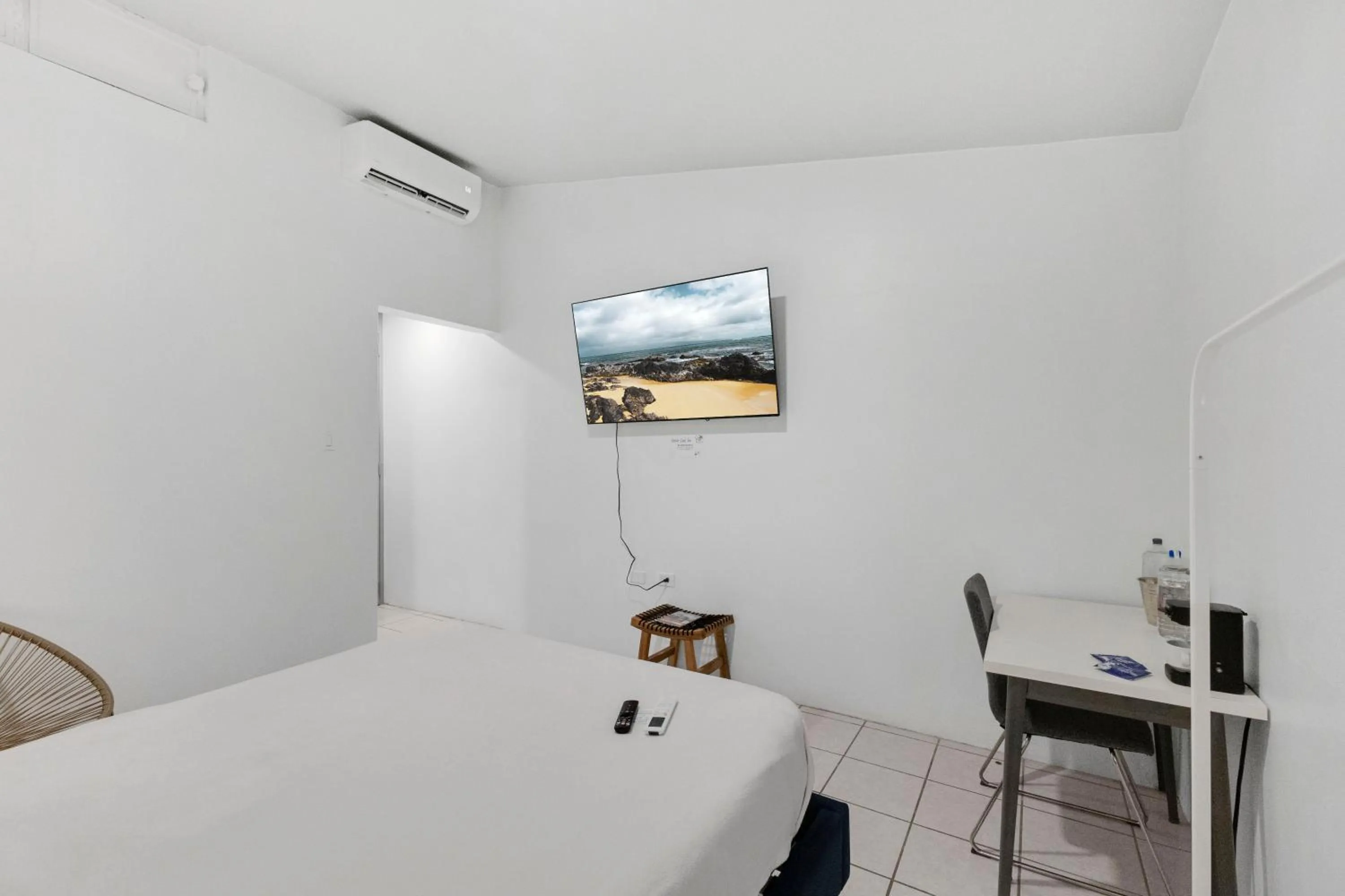 Bed in Bella Surf Inn