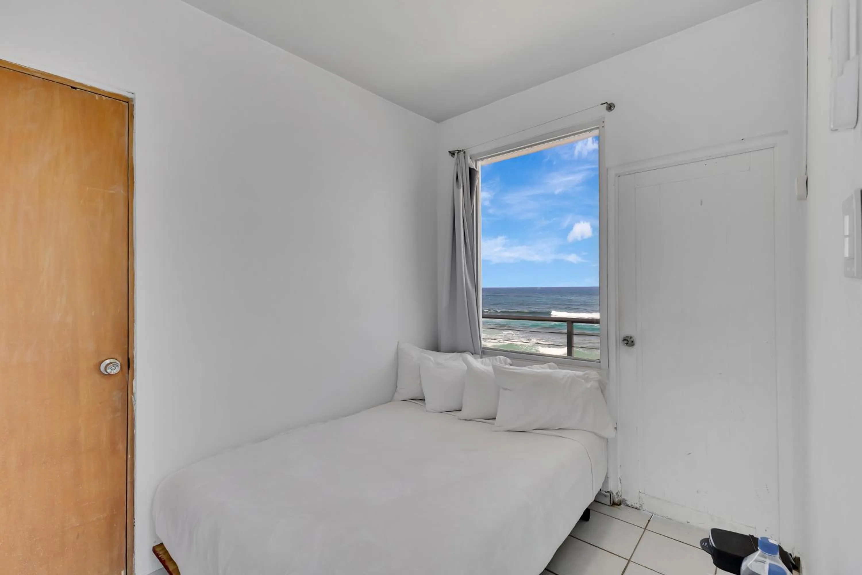 Bed in Bella Surf Inn