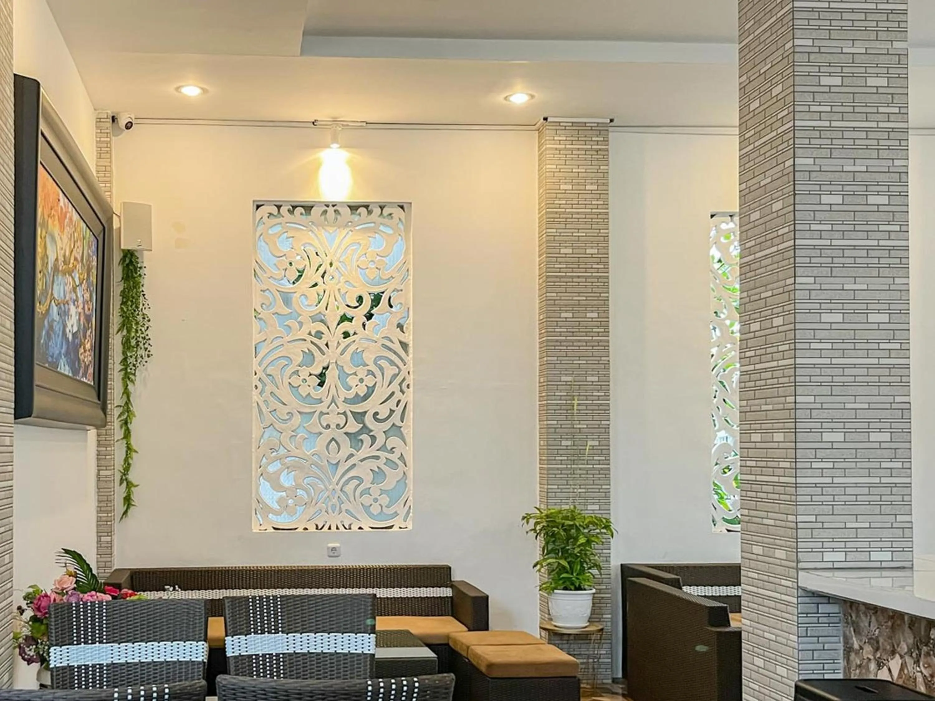 Living room in Sakura Guest House by The Lavana