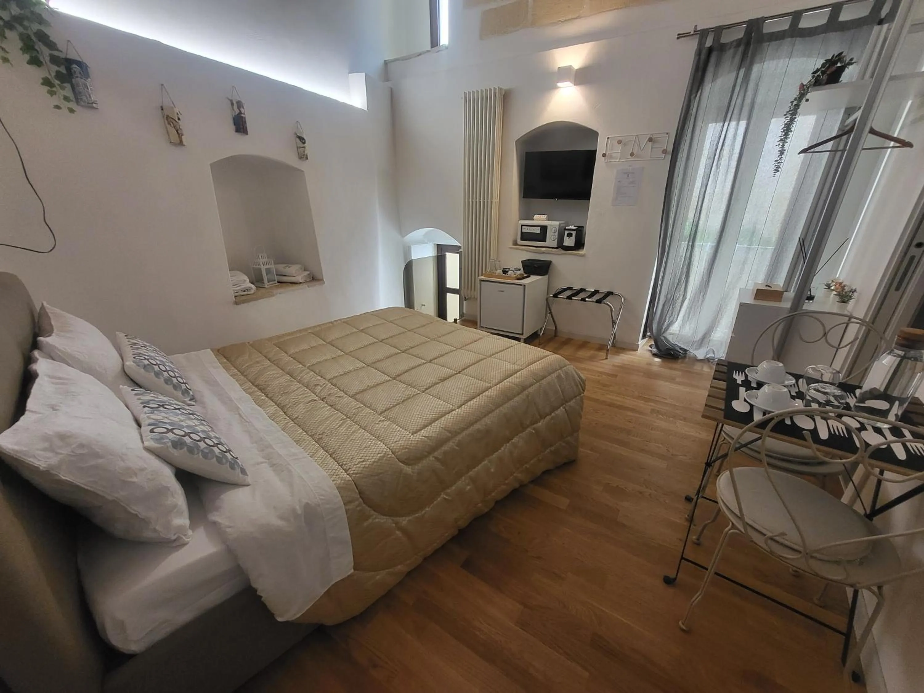 Bedroom, Bed in L'edera