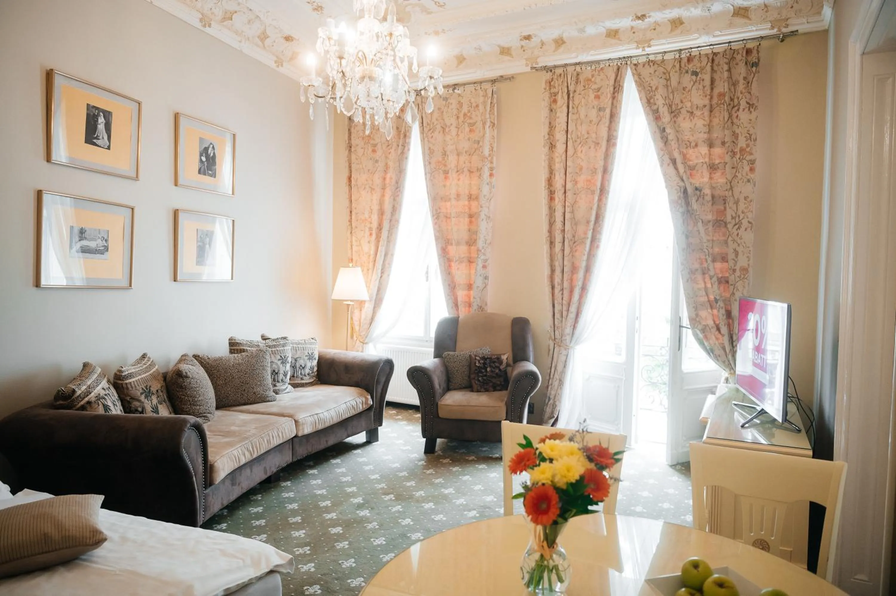 Living room in Alisa Hotel