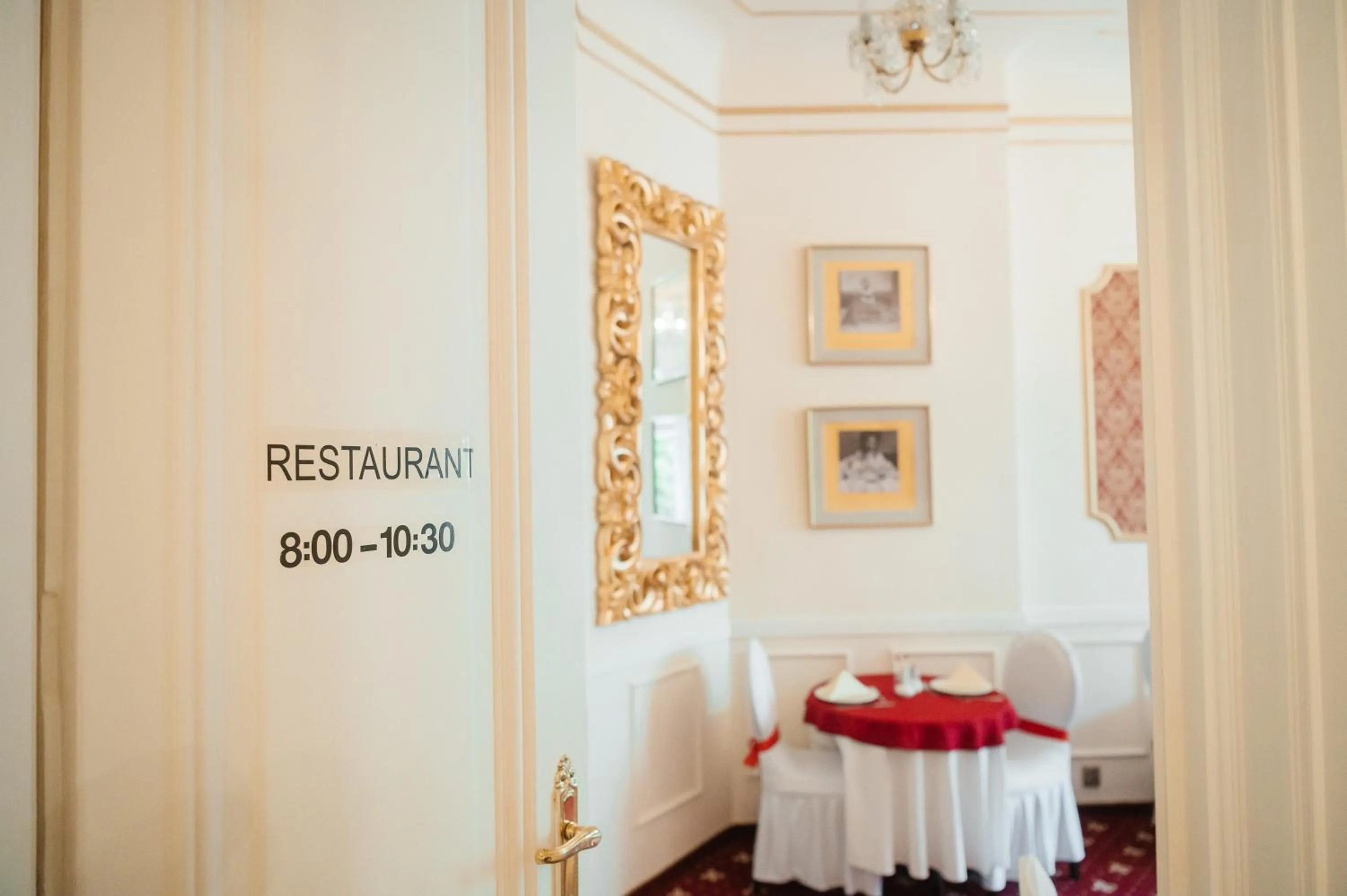 Restaurant/places to eat in Alisa Hotel