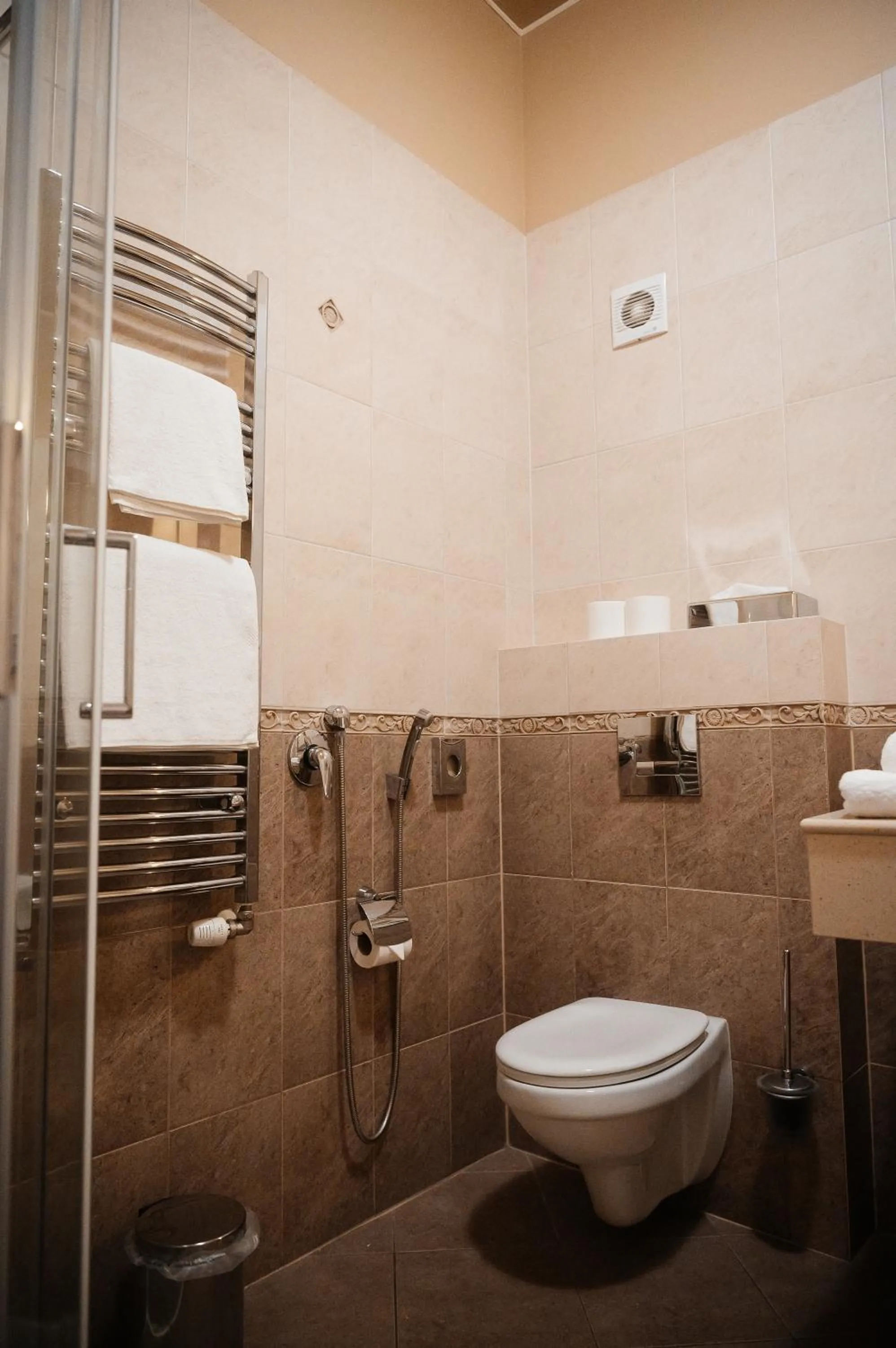 Bathroom in Alisa Hotel