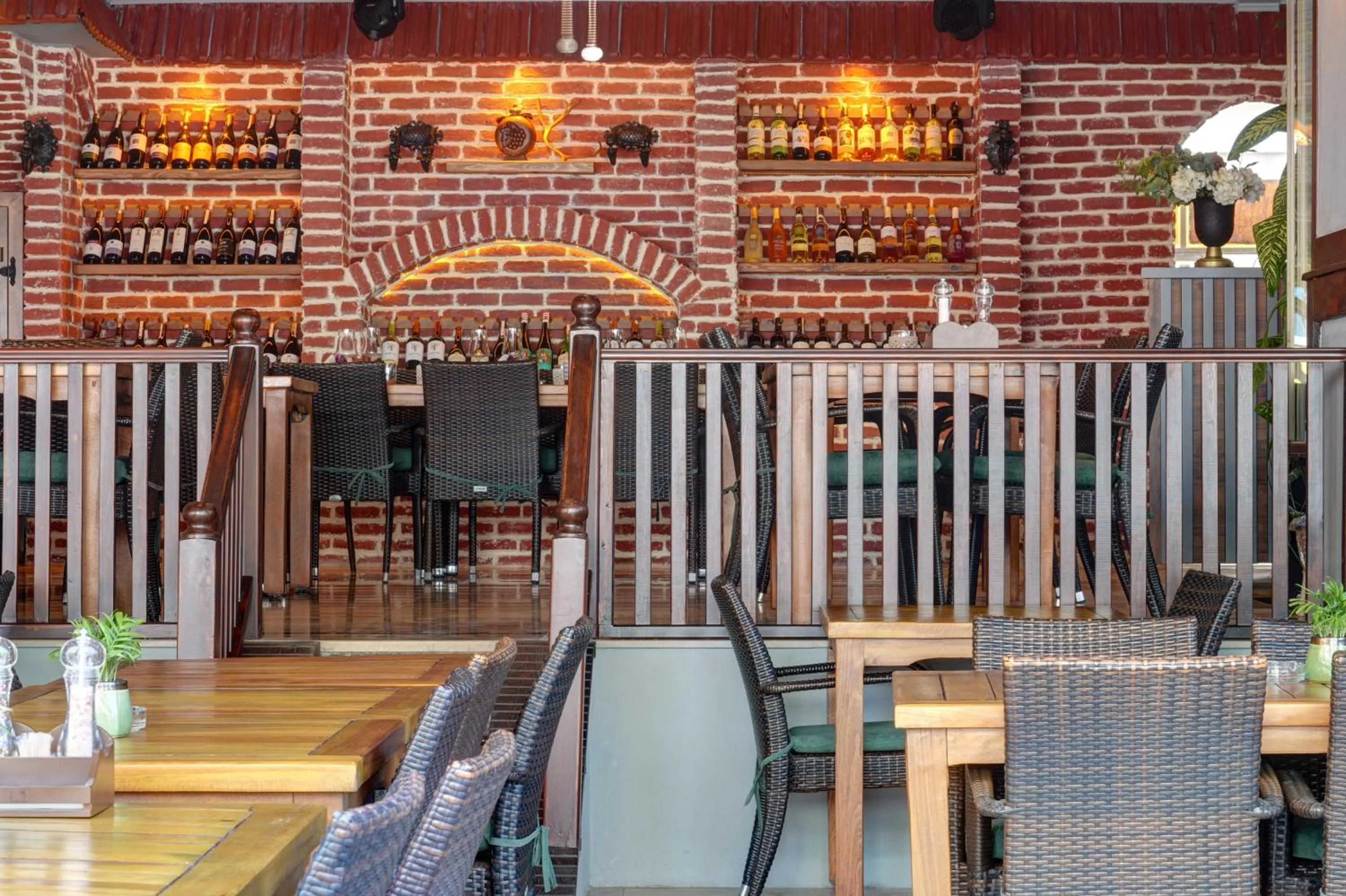 Restaurant/places to eat in Anna Queen Hotel