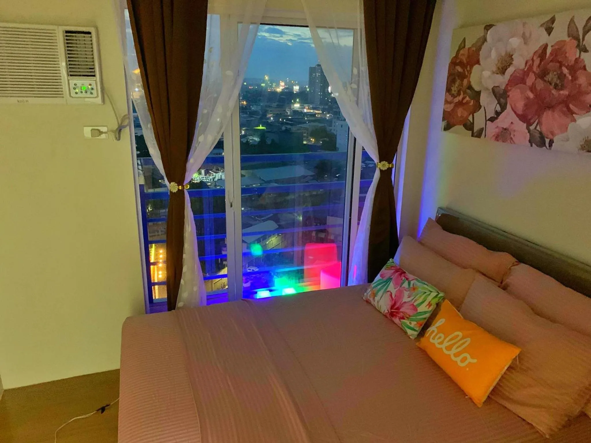Bedroom, Bed in 1-Bed - Sleeps 4 with High Rise City View